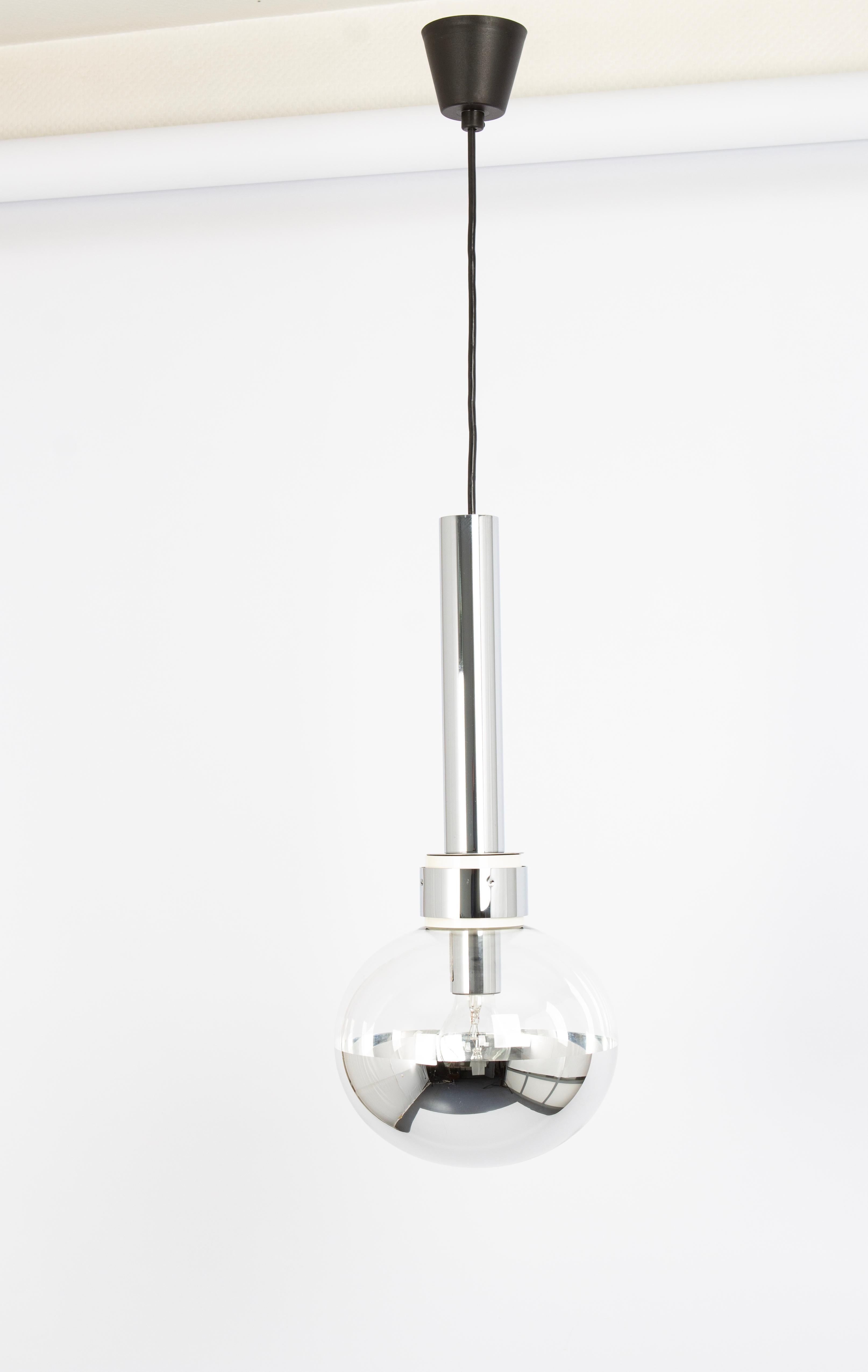 1 of 3 Grande lampada a sospensione di design per Staff Leuchten, Germania, anni '70 In condizioni buone in vendita a Aachen, NRW