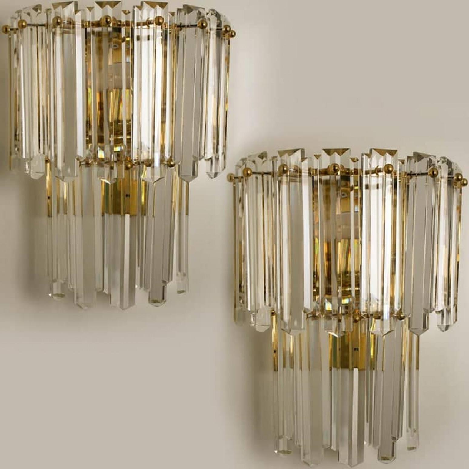 Art déco 1 des 3 grands J.T. Appliques Kalmar en verre à facettes et laiton doré, Vienne, 1960 en vente