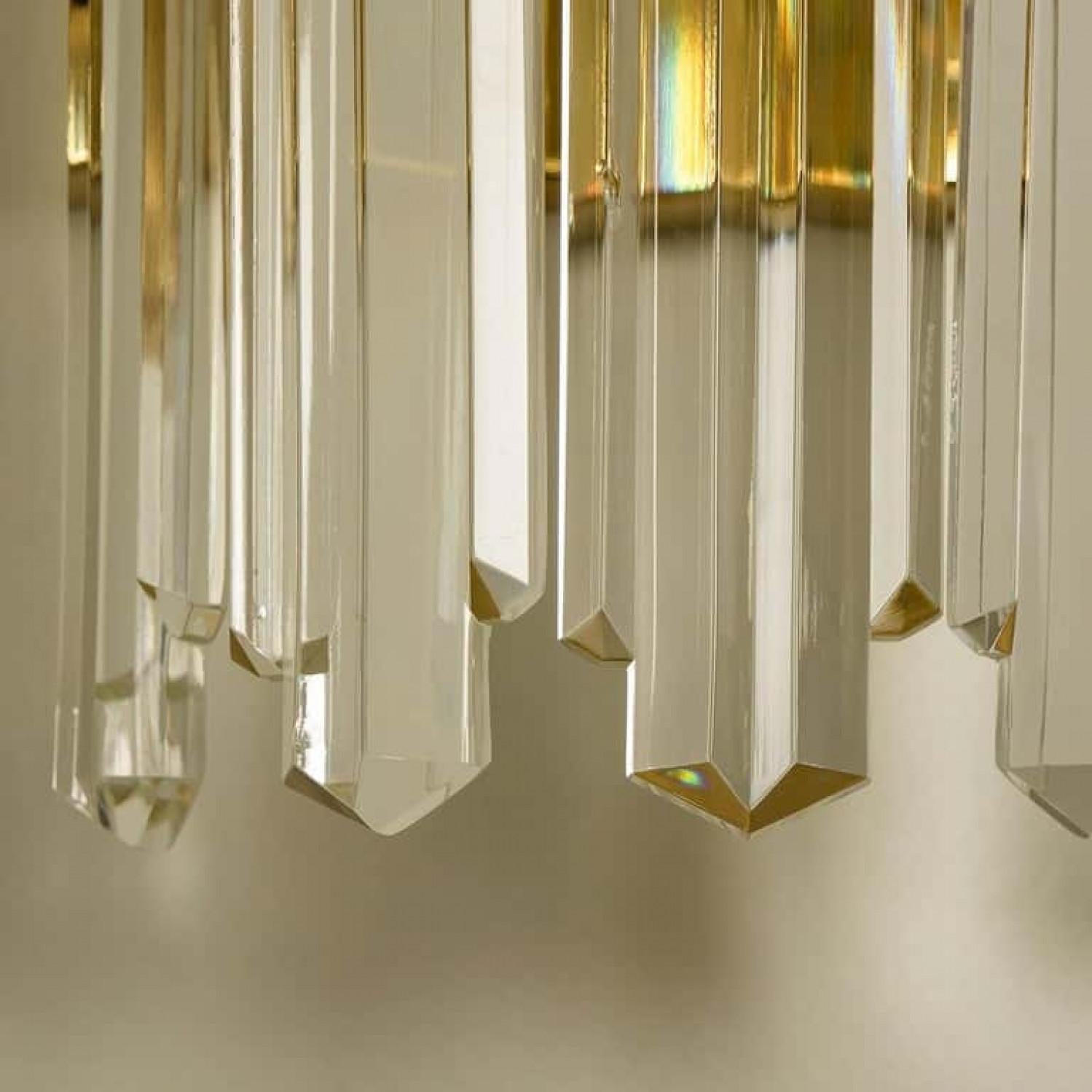 Autrichien 1 des 3 grands J.T. Appliques Kalmar en verre à facettes et laiton doré, Vienne, 1960 en vente