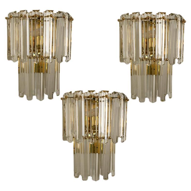 1 des 3 grands J.T. Appliques Kalmar en verre à facettes et laiton doré, Vienne, 1960 en vente