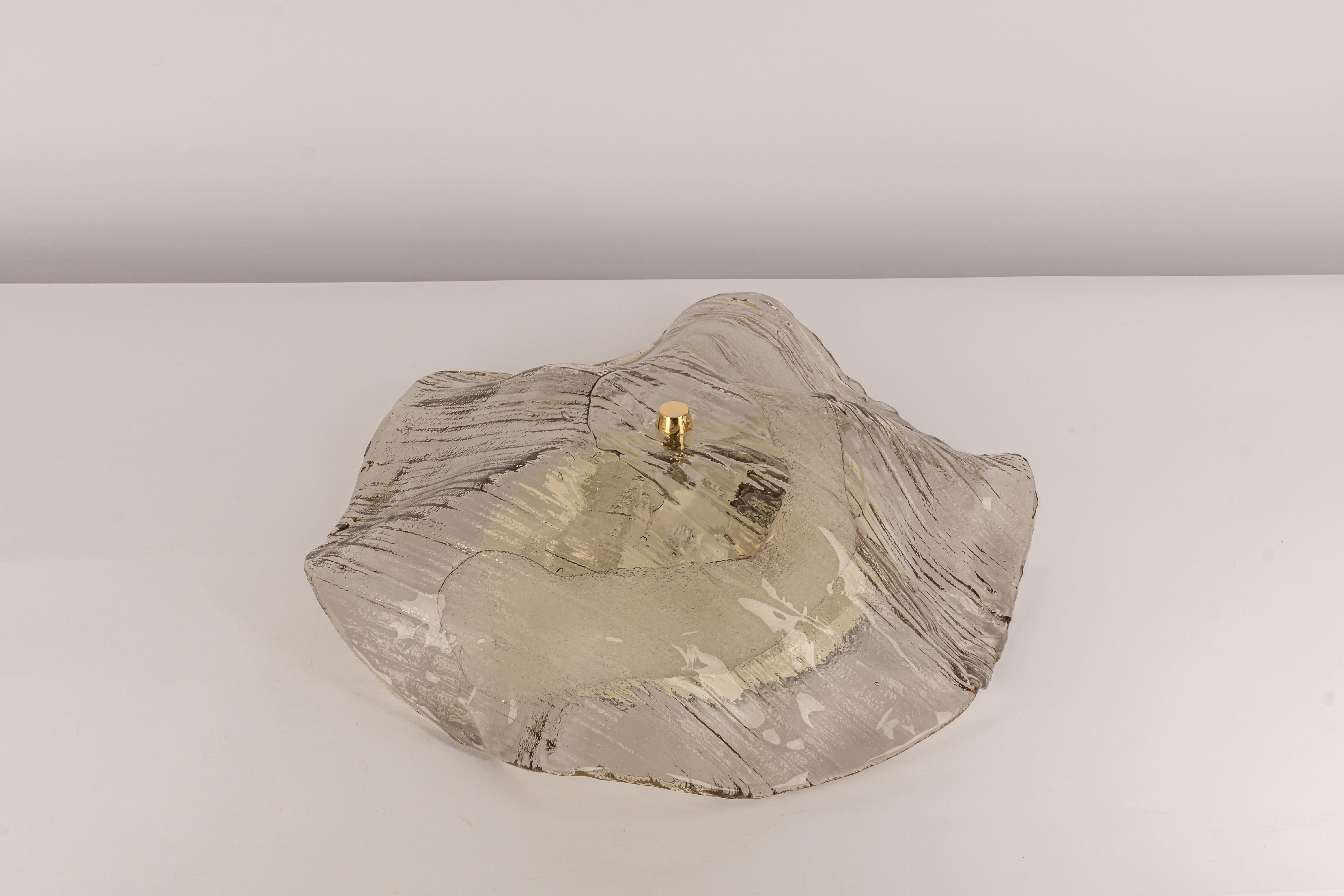 Mid-Century Modern 1 de 3 grandes Kalmar Flushmount Lights, Autriche, années 1970 en vente