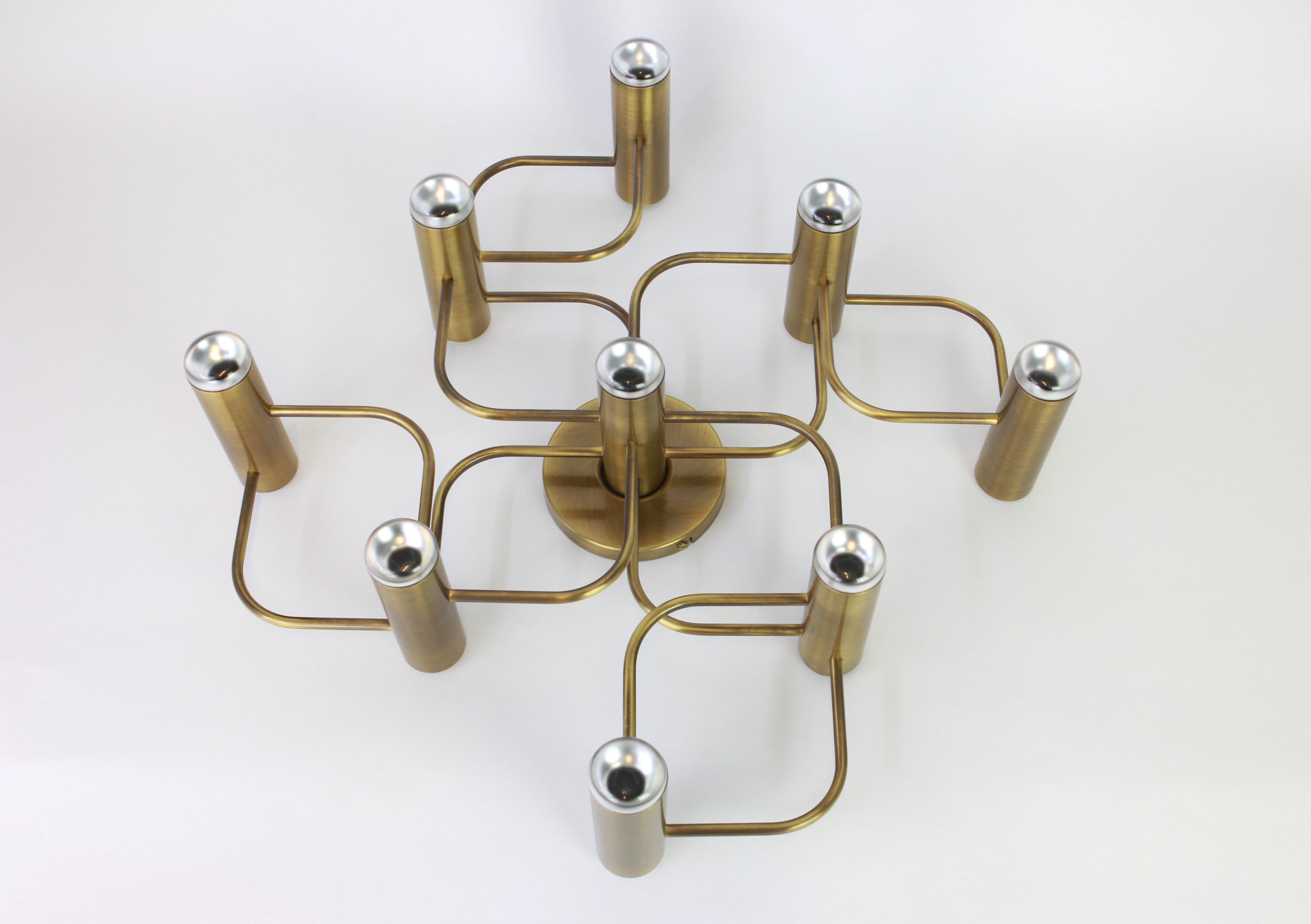 Stunning nine-light flush mount light fixture in dark brass. Can be used as wall or ceiling light.
Design: Sciolari
Sockets: 9 x E14 small bulbs - max 40 watt each
Light bulbs are not included. It is possible to install this fixture in all