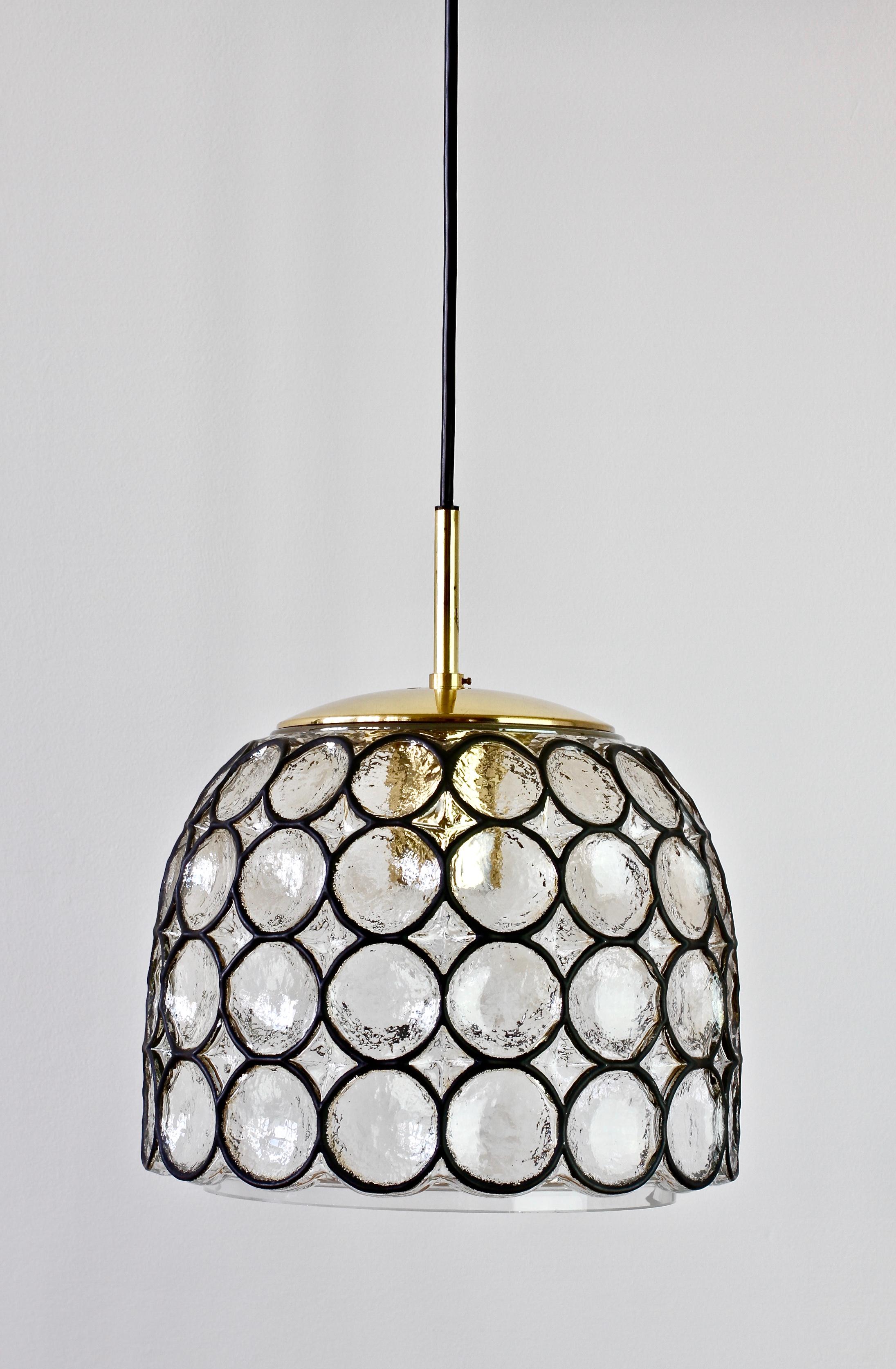 Uno de los tres conjuntos de lámparas colgantes, lámparas o faroles de campana con anillos de 