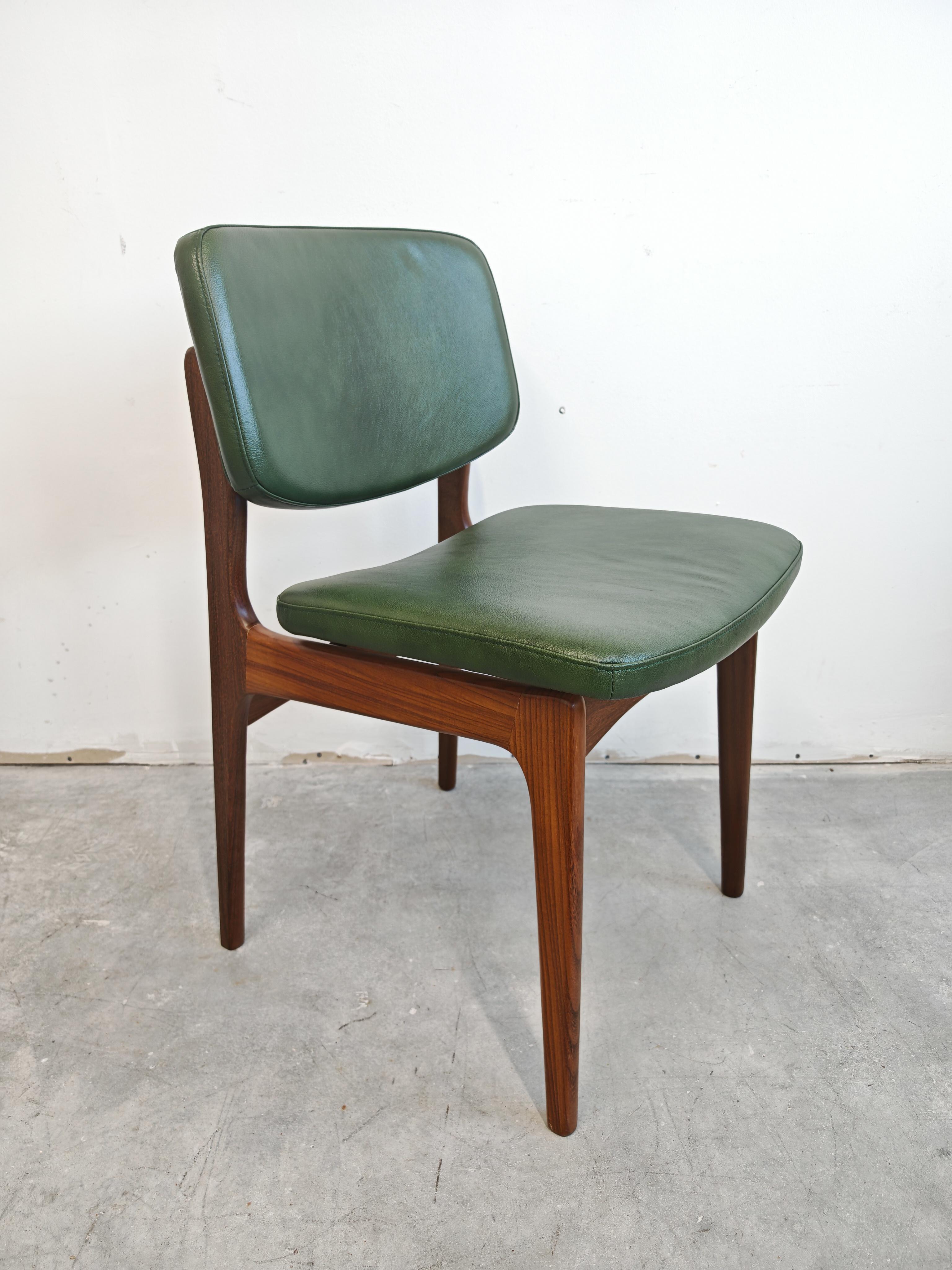 Mid-Century moderno 1 of 3 Mid Century Modern Dining Chairs in teak and green leather, Denmark 1960s in vendita
