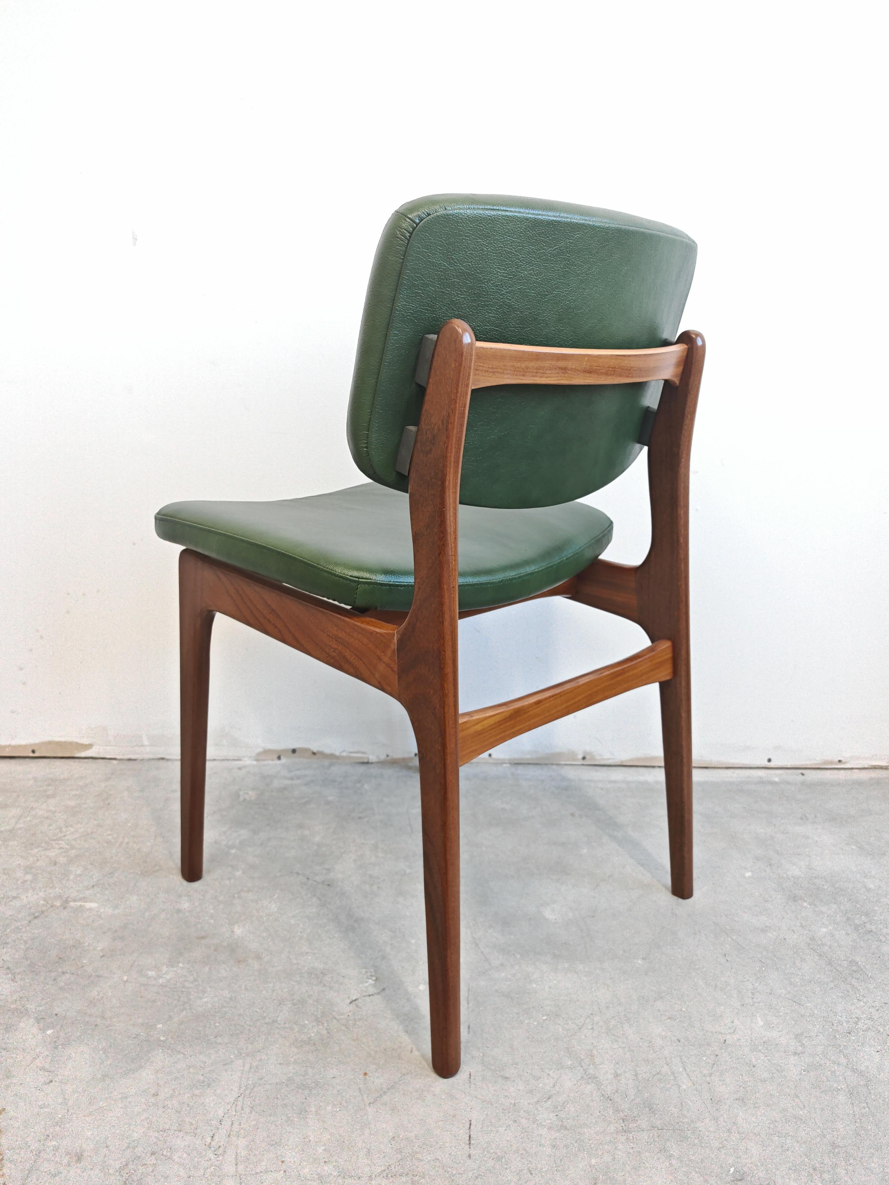1 of 3 Mid Century Modern Dining Chairs in teak and green leather, Denmark 1960s in vendita 2