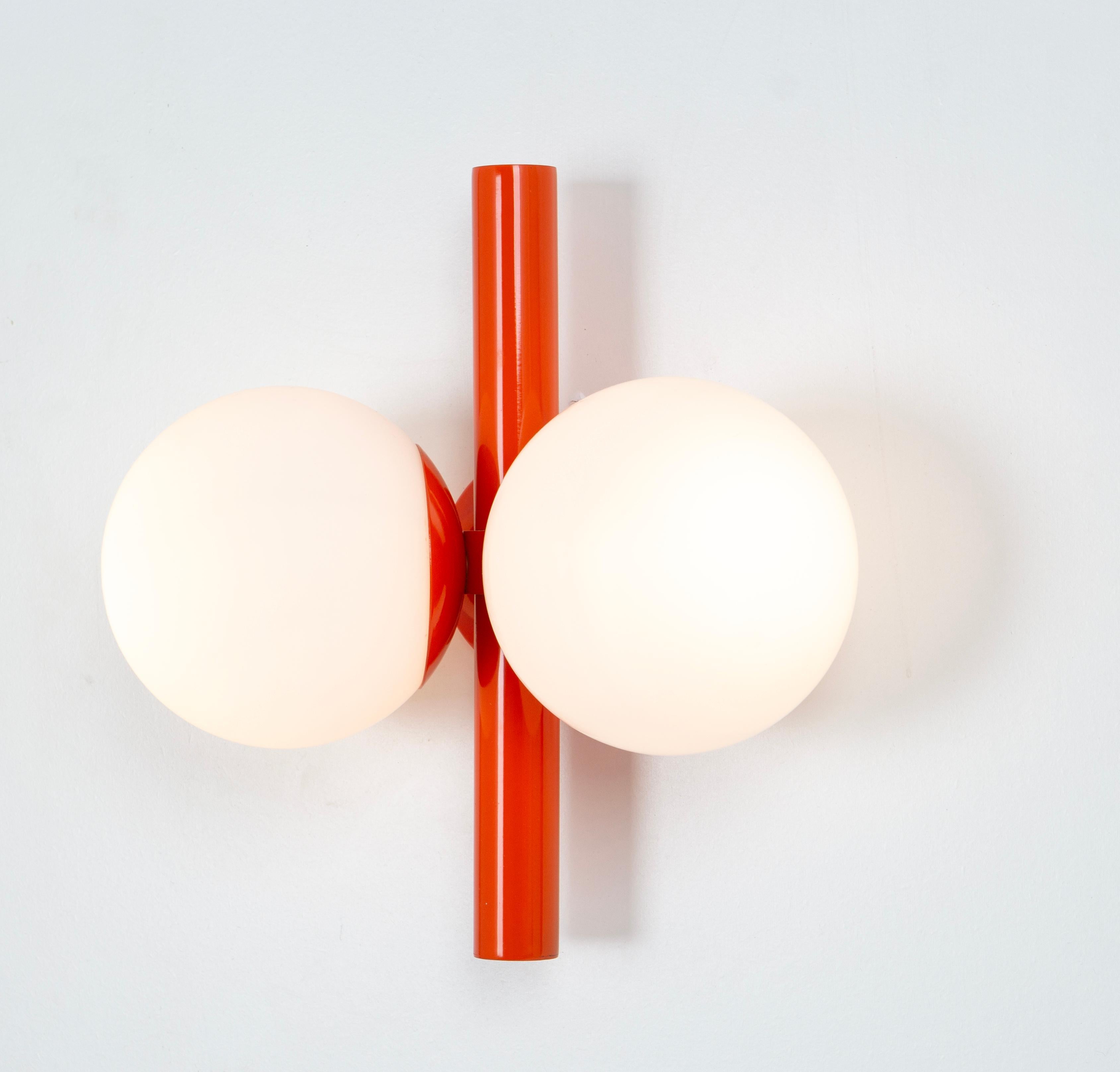 1 of 3 Midcentury Orbital Wall lights in Orange by Kaiser, Germany, 1970s For Sale 4