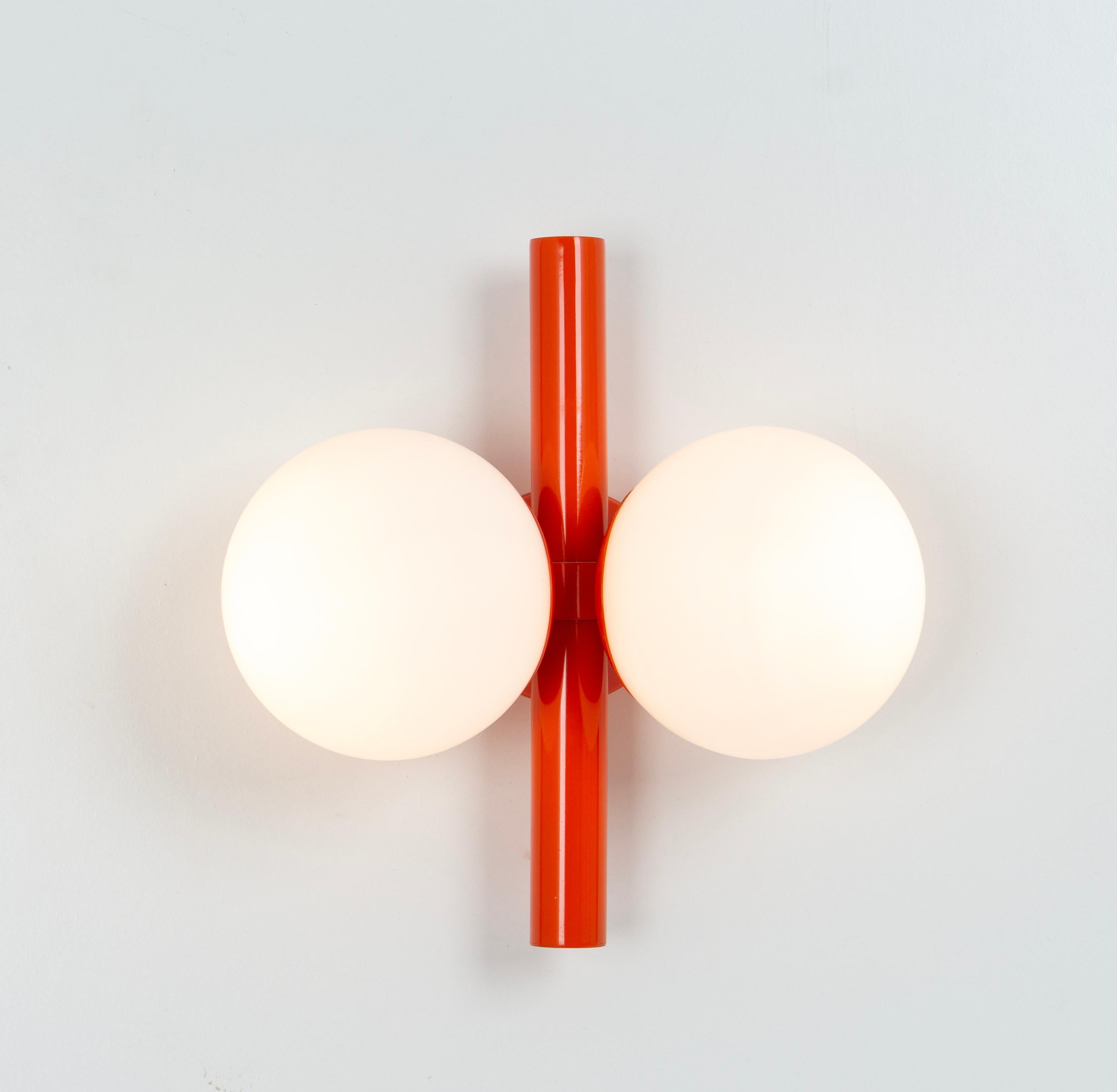 1 of 3 Midcentury Orbital Wall lights in Orange by Kaiser, Germany, 1970s For Sale 3