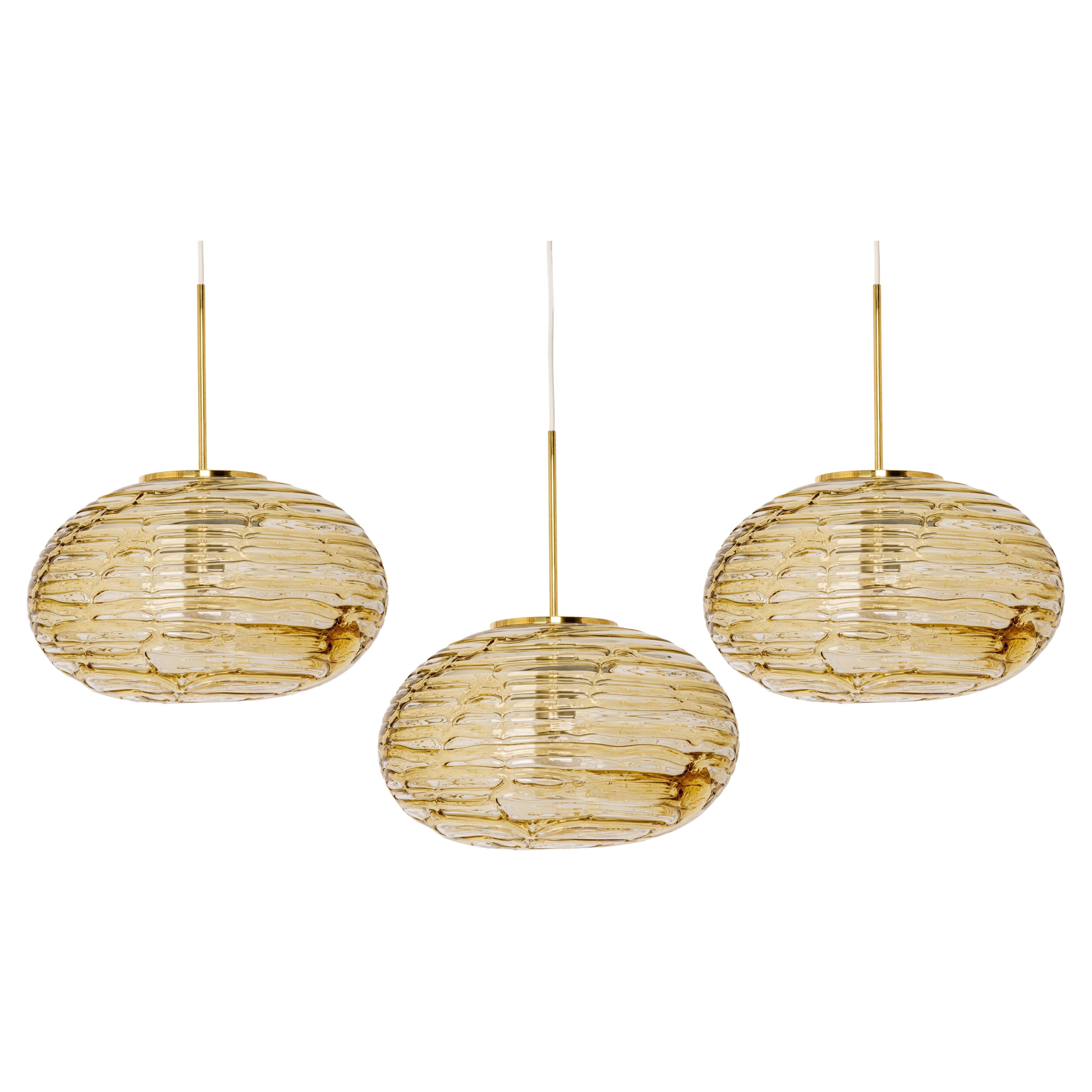 1 des 3 lampes suspendues à boule de Murano par Doria, Allemagne, années 1970