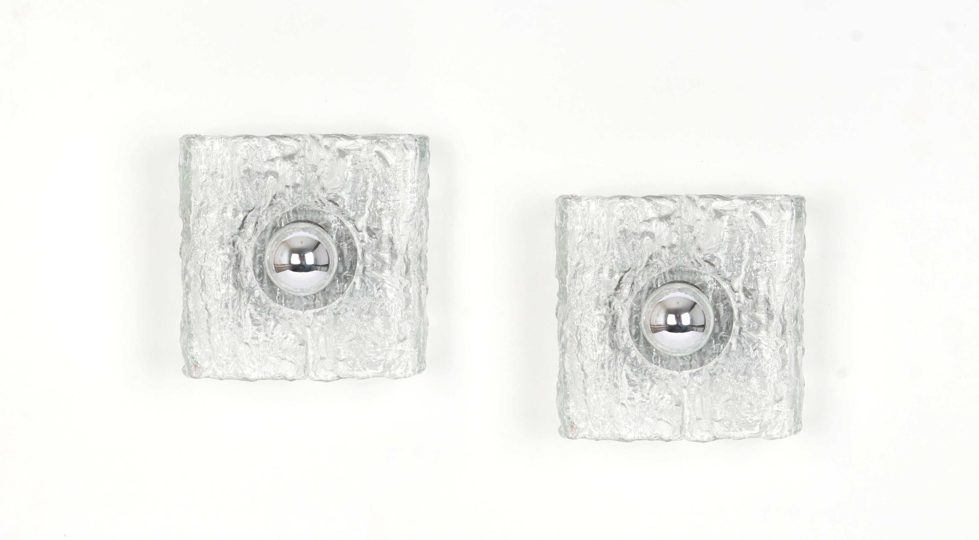 1 de 3 Preciosos apliques pequeños de cristal de Murano de Kaiser Leuchten, Alemania, hacia la década de 1970.

De gran calidad y en muy buen estado. 
Cada aparato requiere 1 bombilla E27 de 100 W máx. cada una.
Las bombillas no están incluidas. Es