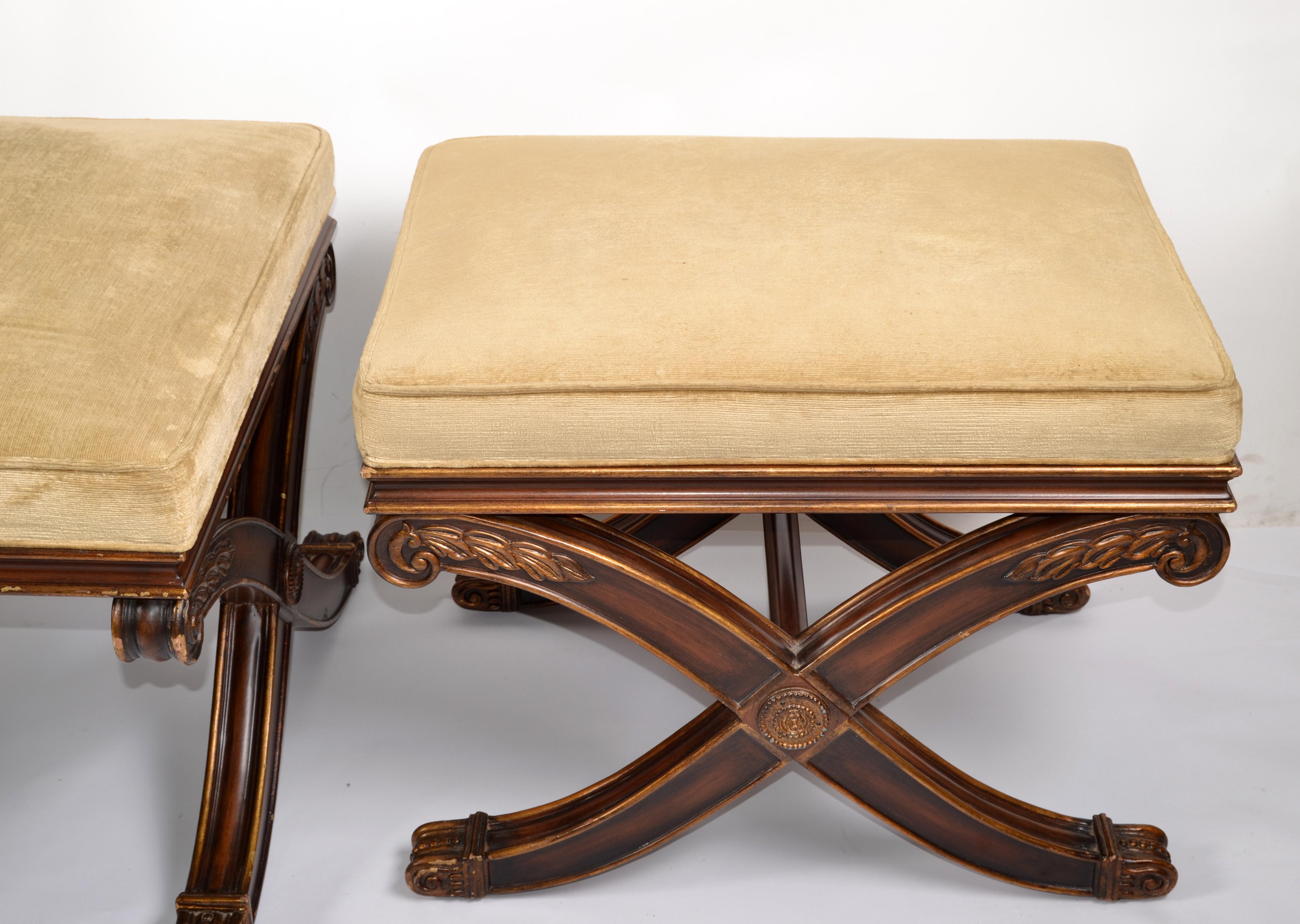 Tissu 1 des 3 tabourets de banc néoclassiques français Ottoman Regency X Based America en vente