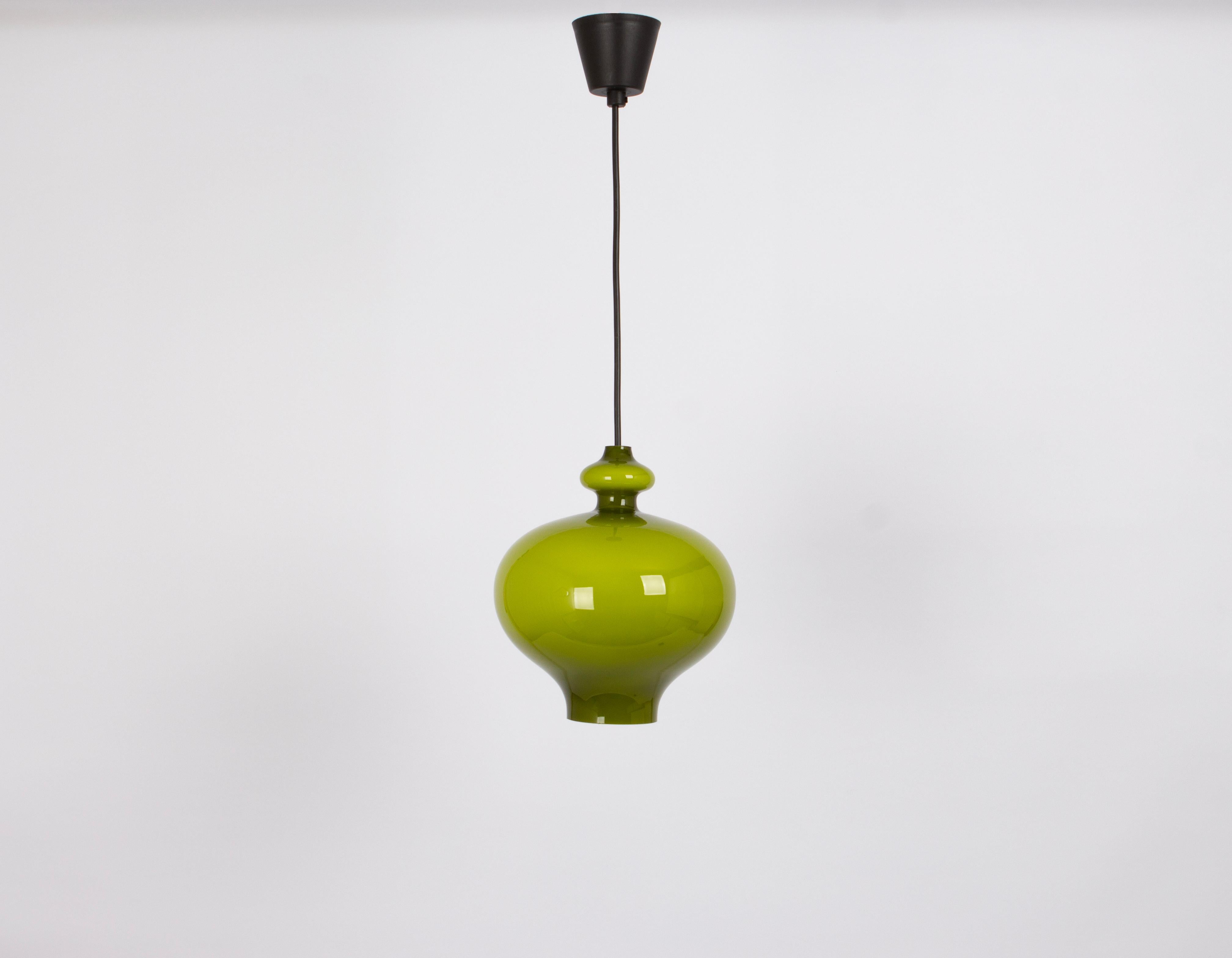 1 of 3 Stunning pendant light designed by Hans-Agne Jakobsson for Staff, Germany 1970s
High quality made in Germany made of chrome and metal. Small signs of age.
The lamps from this series were made in many great colors: green, red, purple, white,