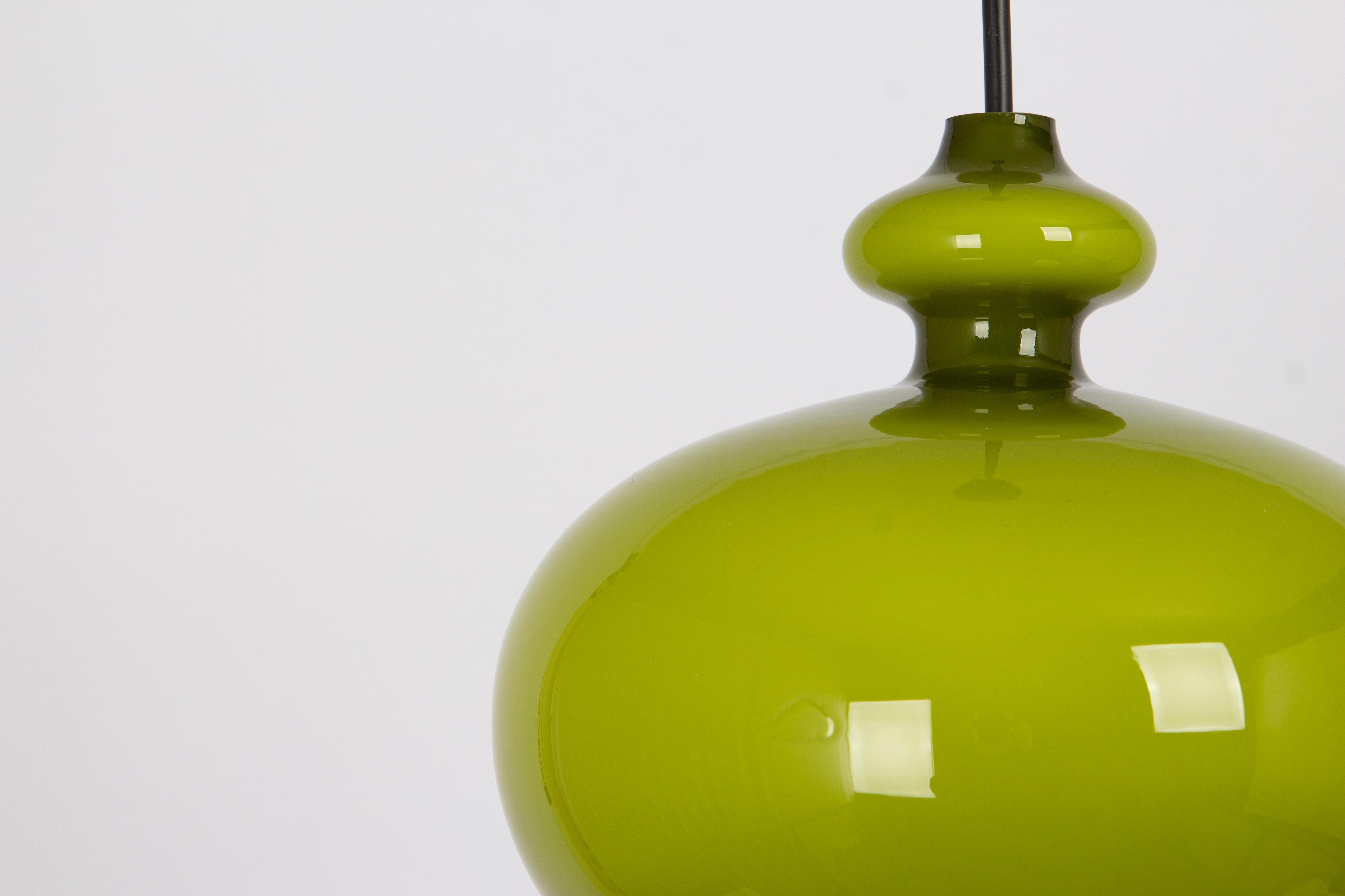 1 des 3 petites lampes suspendues vertes conçues par Hans-Agne Jakobsson pour Staff  1970s Bon état - En vente à Aachen, NRW
