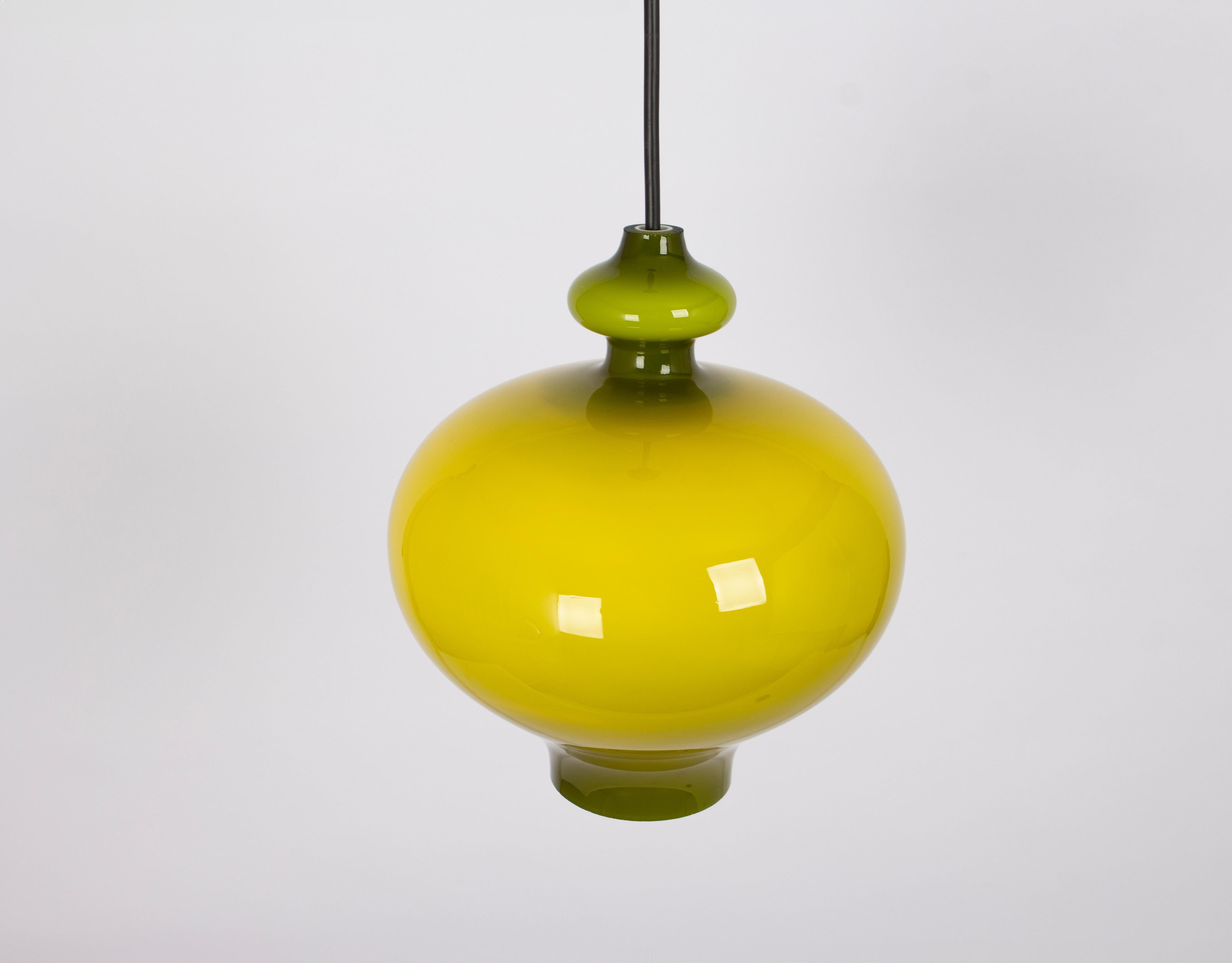 1 des 3 petites lampes suspendues vertes conçues par Hans-Agne Jakobsson pour Staff  1970s en vente 1