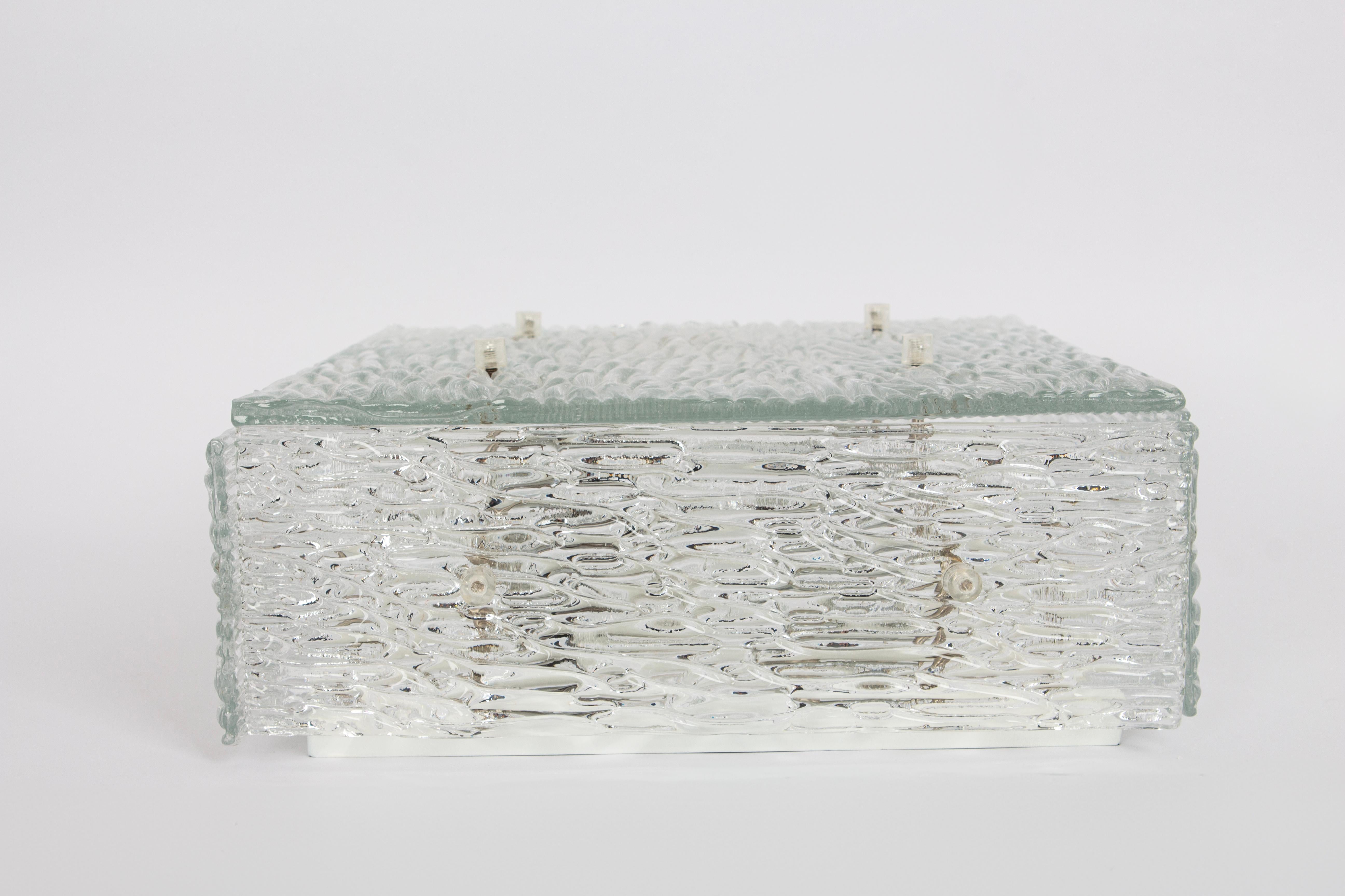 Autrichien 1 des 3 petites plafonniers en verre de Murano de Kalmar, Autriche, années 1960 en vente