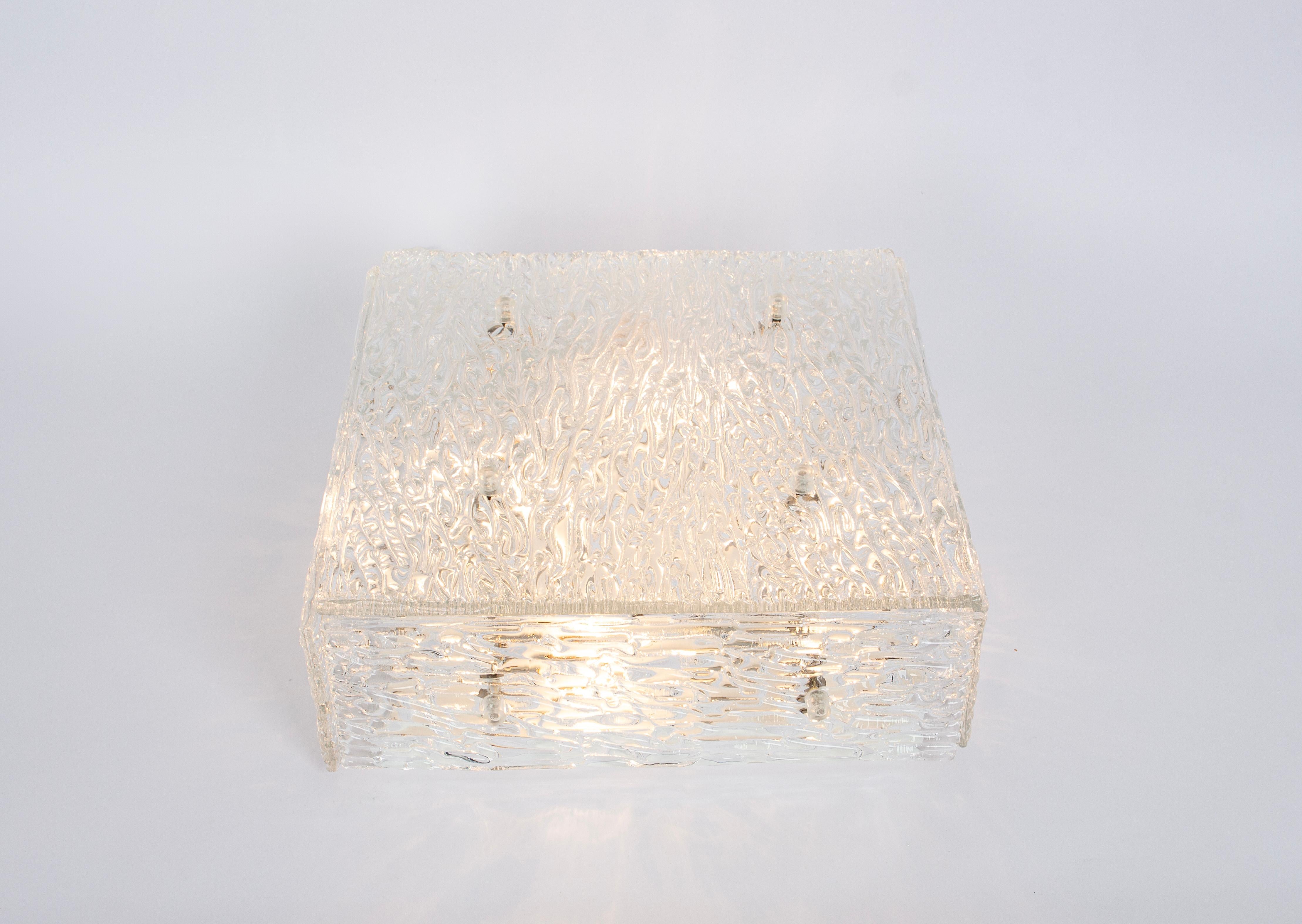 Milieu du XXe siècle 1 des 3 petites plafonniers en verre de Murano de Kalmar, Autriche, années 1960 en vente