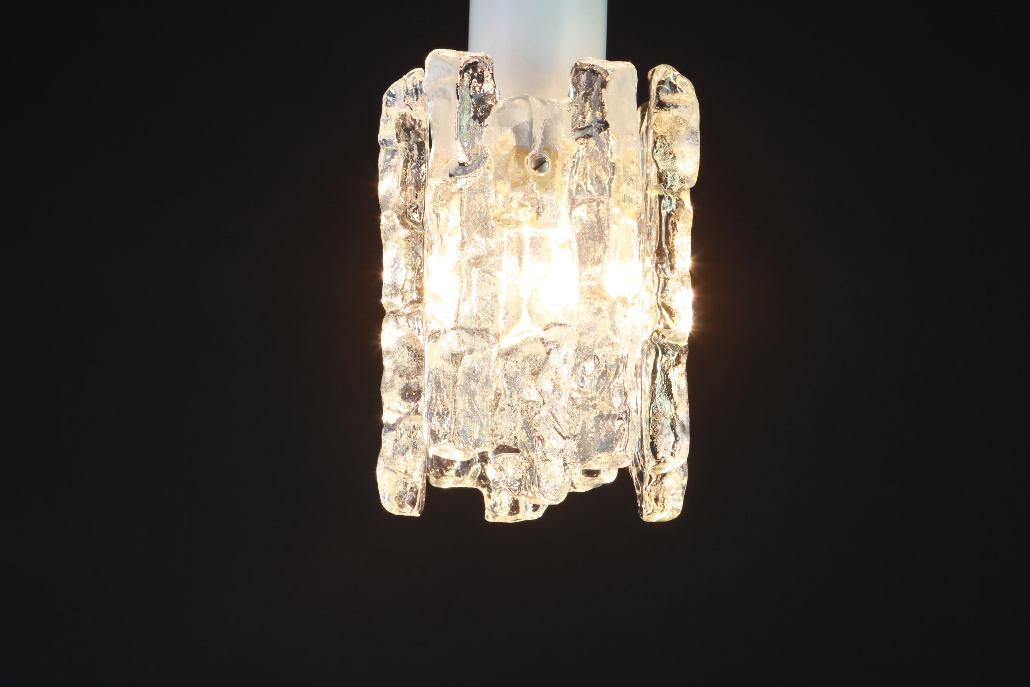 Autrichien 1 des 3 petites lampes encastrées en verre de Murano par Kalmar, Autriche, années 1960 en vente