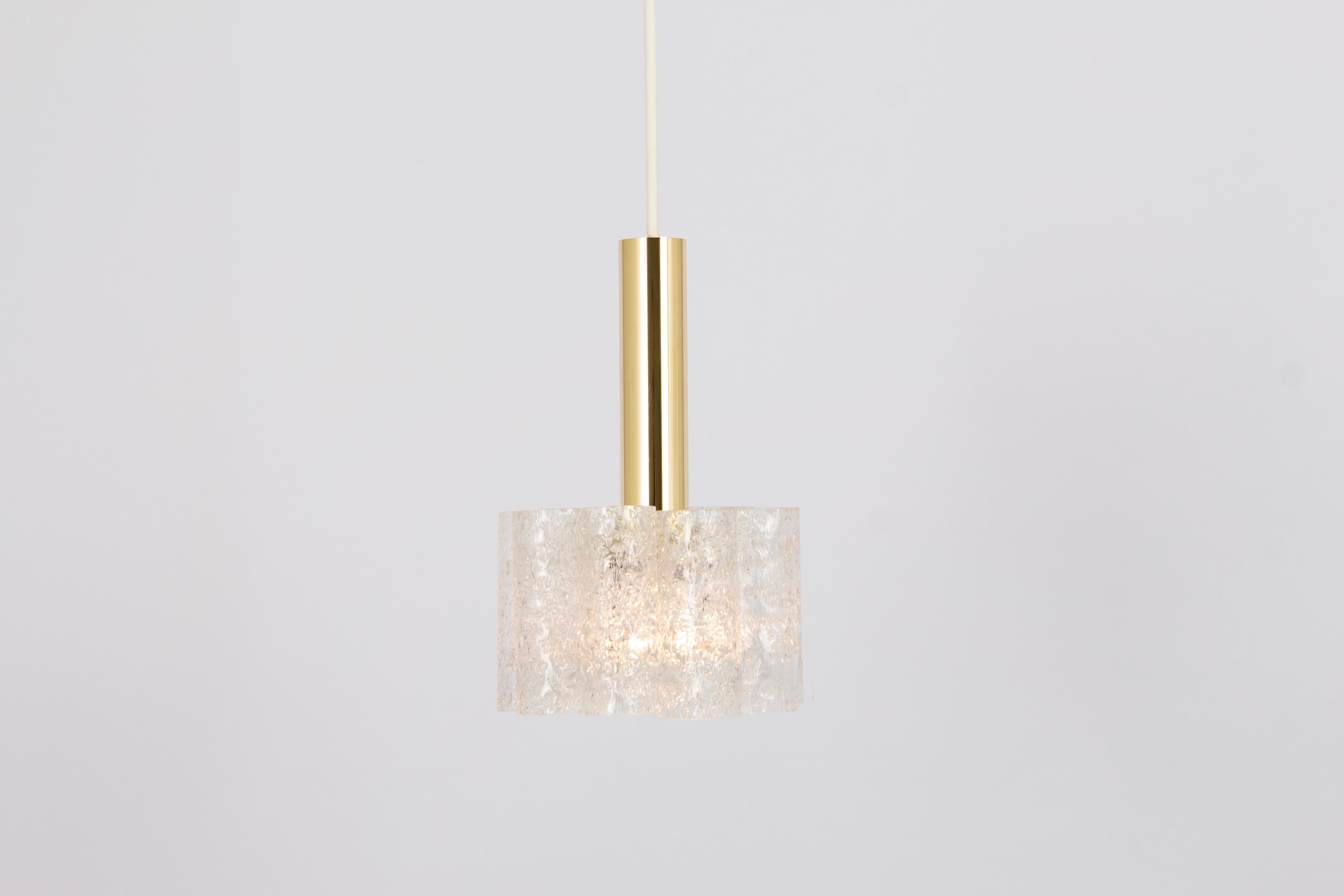Mid-Century moderno 1 di 3 Petite Tubes Pendant Lights di Murano di Doria, anni '70 in vendita