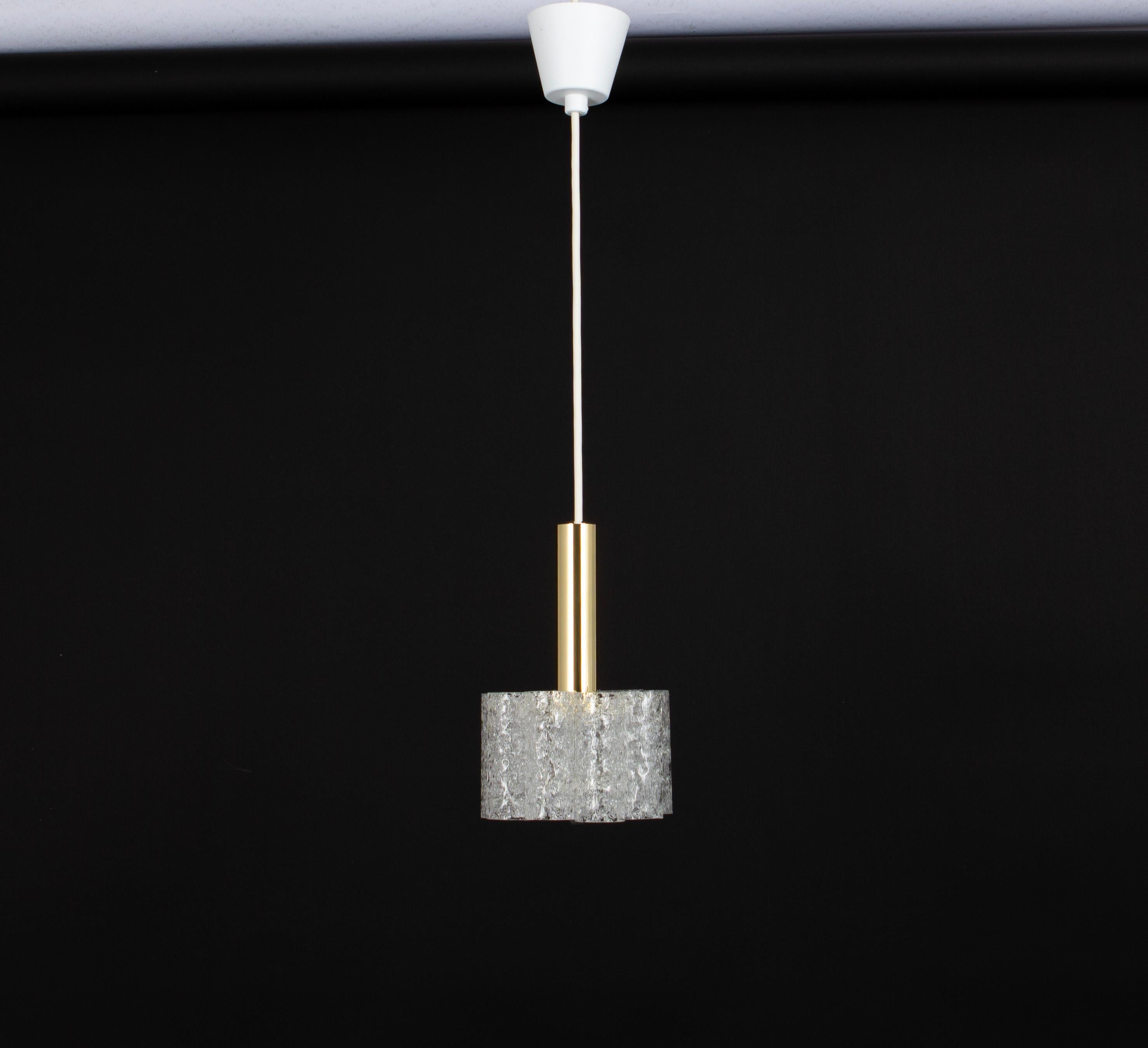 1 di 3 Petite Tubes Pendant Lights di Murano di Doria, anni '70 In condizioni buone in vendita a Aachen, NRW