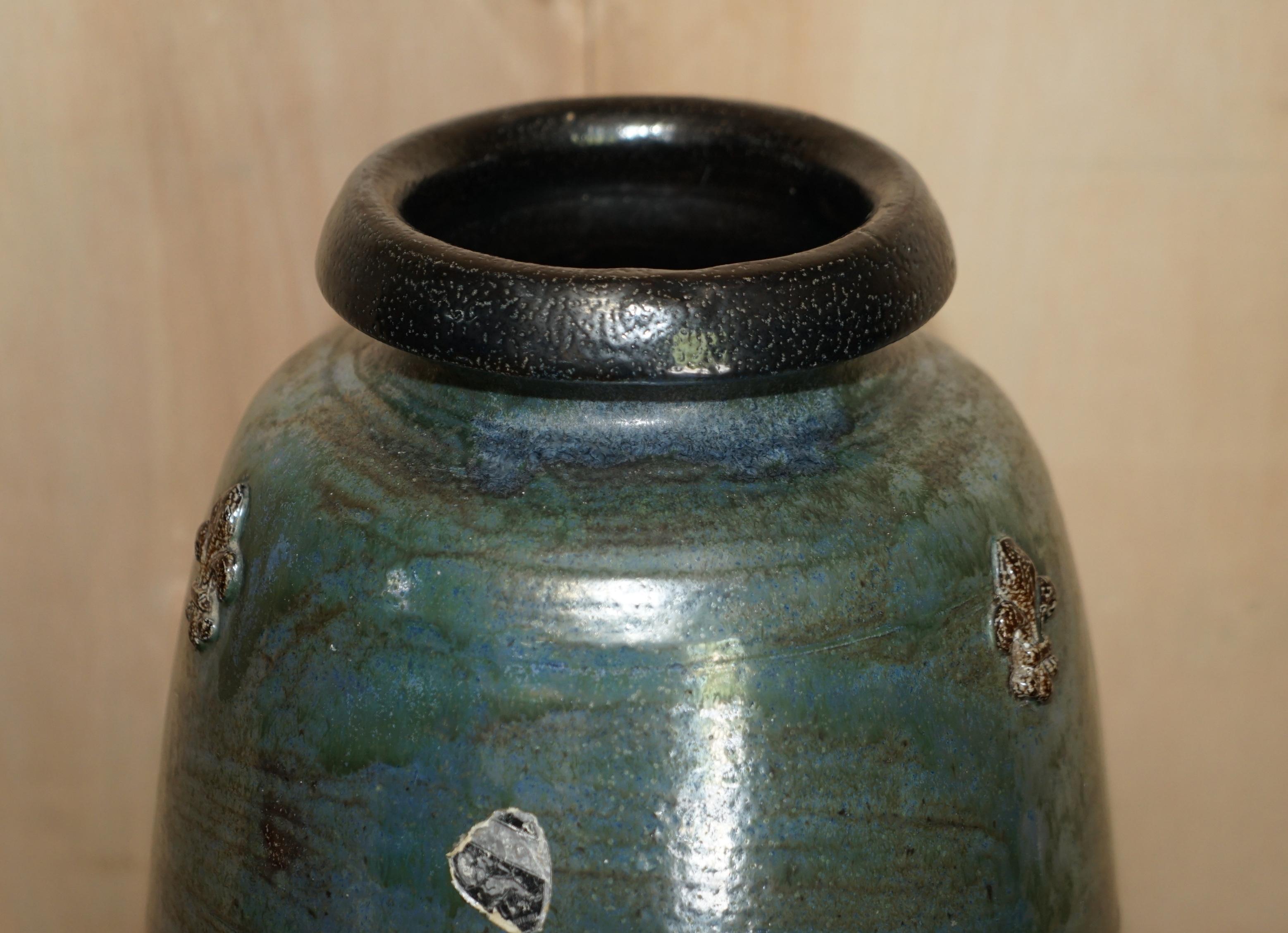 1 di 3 vasi in ceramica Stoneware firmati Roger Guerin 1930 Fleur De Lis in vendita 4