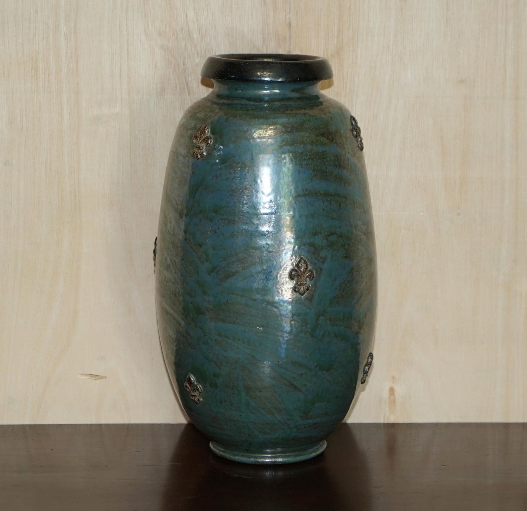 Art Déco 1 di 3 vasi in ceramica Stoneware firmati Roger Guerin 1930 Fleur De Lis in vendita
