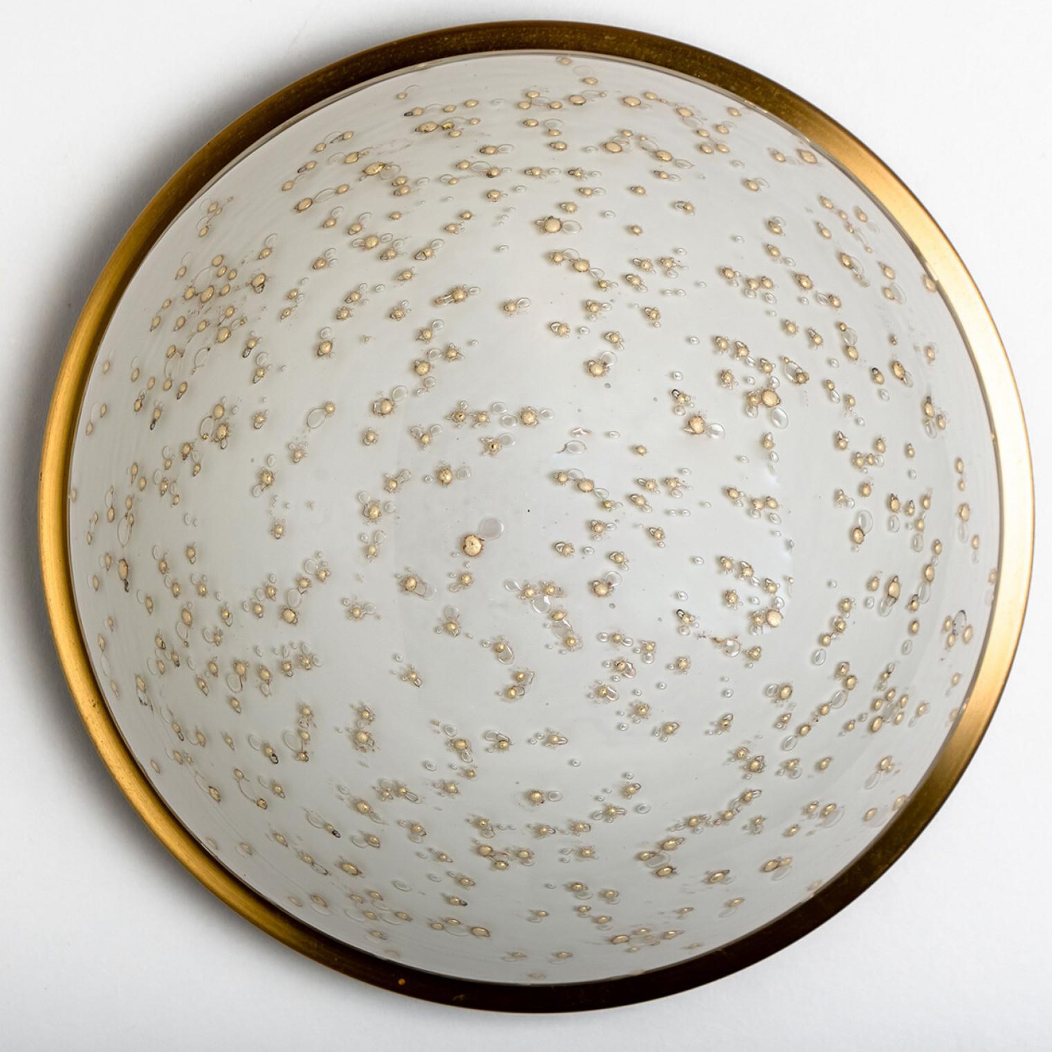 1 von 3 Einbaubeleuchtung aus gesprenkeltem Milchglas von Peil Putzler, Deutschland, 1970er Jahre im Angebot 3