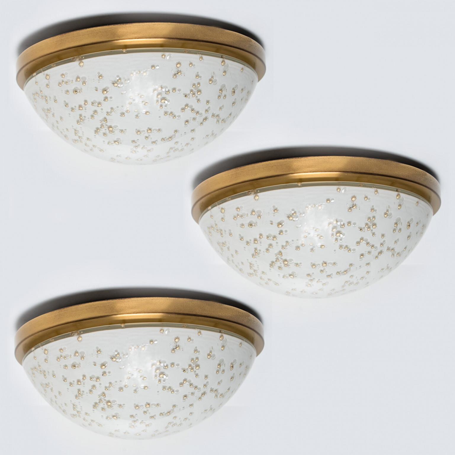 1 von 3 Einbaubeleuchtung aus gesprenkeltem Milchglas von Peil Putzler, Deutschland, 1970er Jahre (Ende des 20. Jahrhunderts) im Angebot