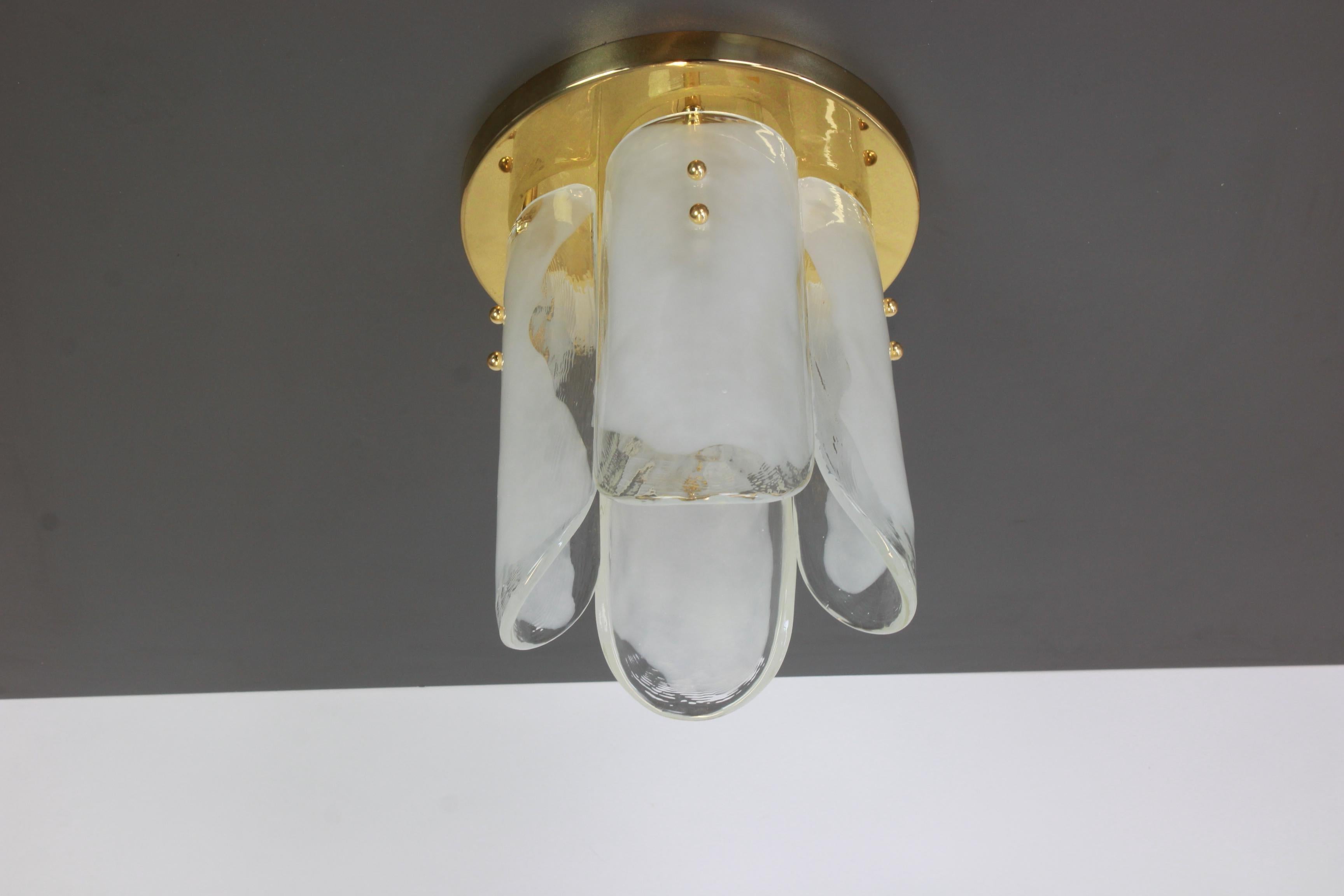 Wonderful brass light fixture made by Kalmar, Austria, manufactured, circa 1970-1979.
Great structure gathering 4 Murano structured glasses in leaves form, beautifully refracting the light very high quality.

High quality and in very good