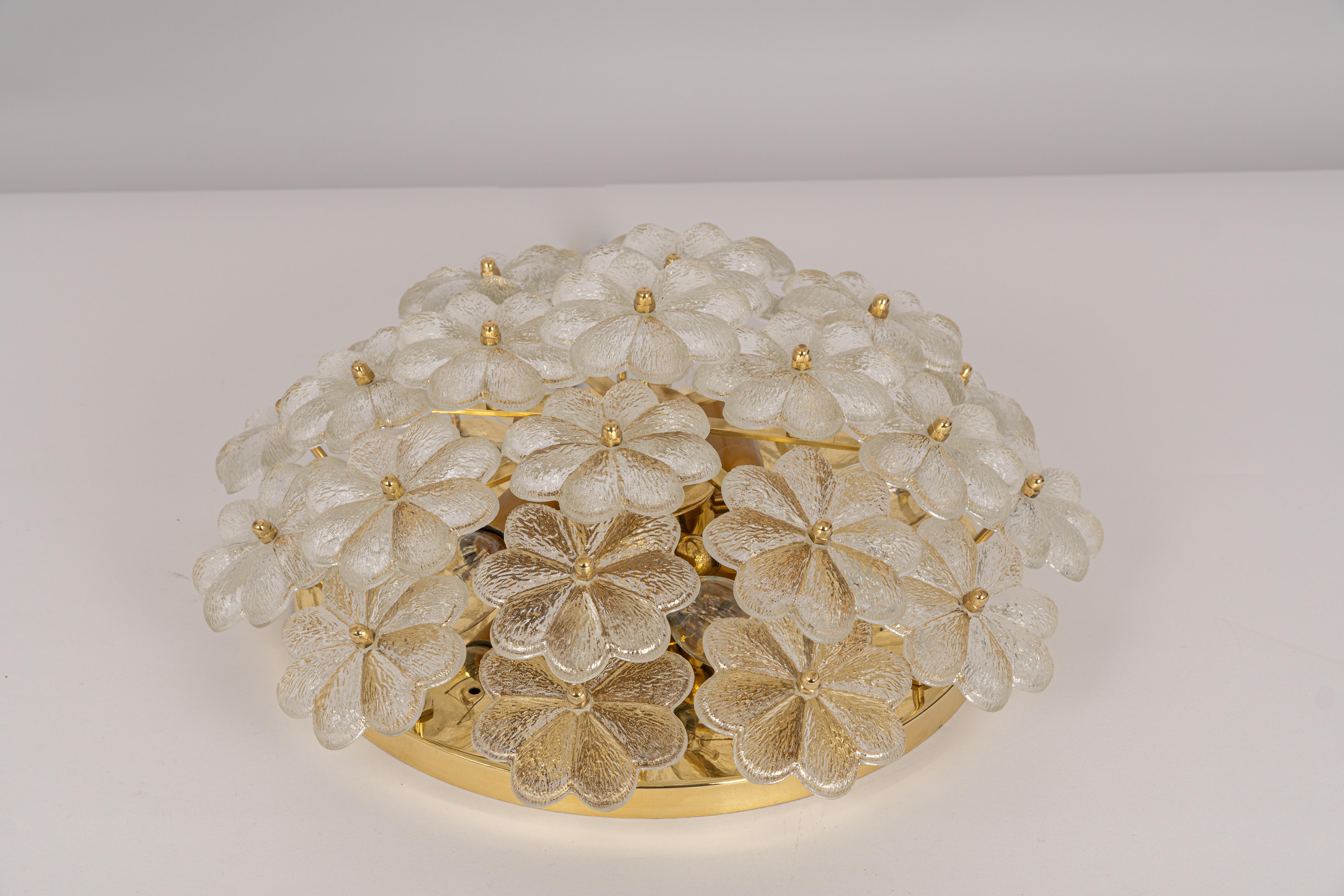 Midcentury flush mount light or wall sconce with 24 Murano glass flowers over a polished brass base, made by Ernst Palme in Germany, 1970s
Wonderful light effect.
High quality and in very good condition. Cleaned, well-wired, and ready to use. 

The