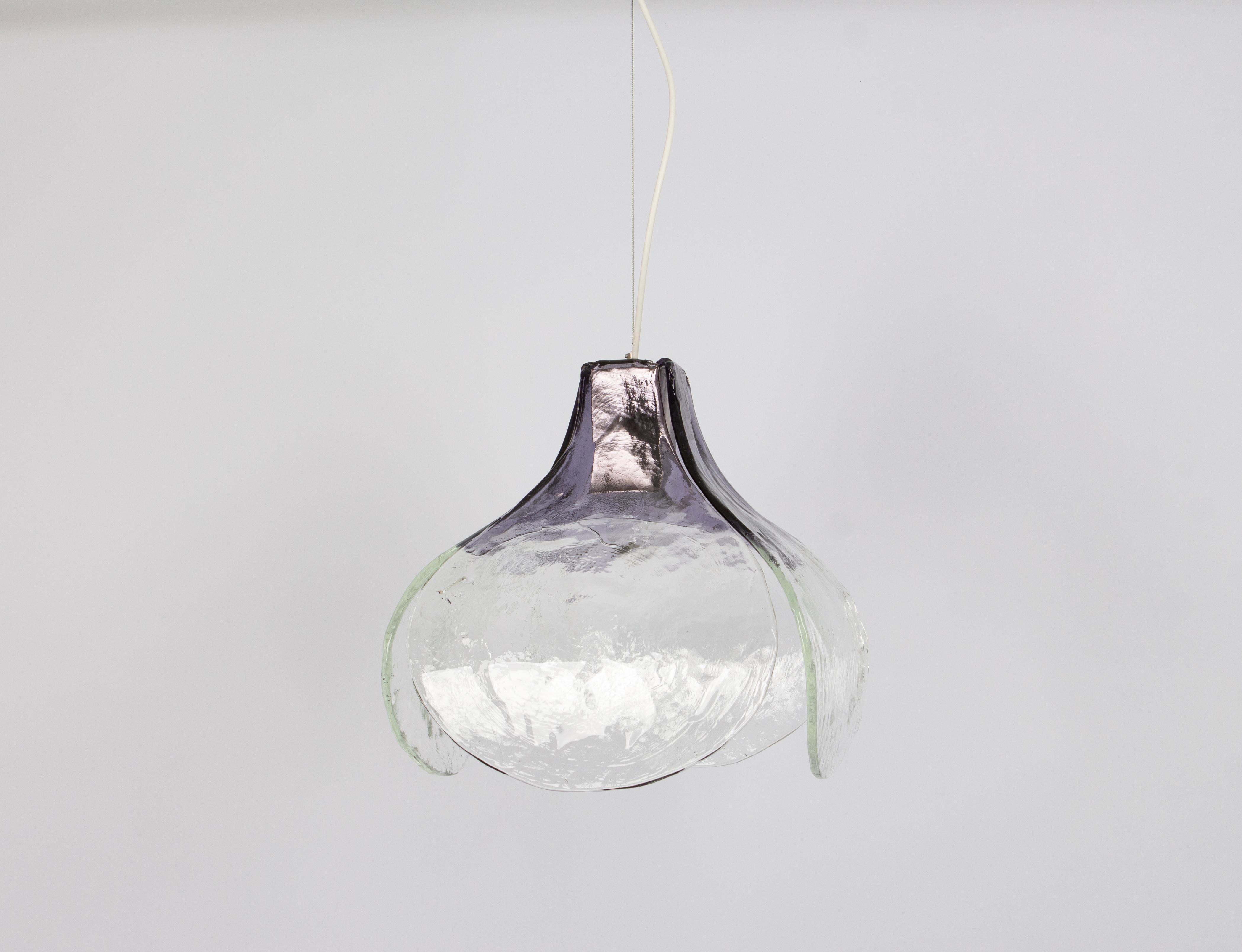 Mid-Century moderno 1 of 3 Splendida lampada a sospensione di Murano disegnata da Carlo Nason per Kalmar, anni '70 in vendita