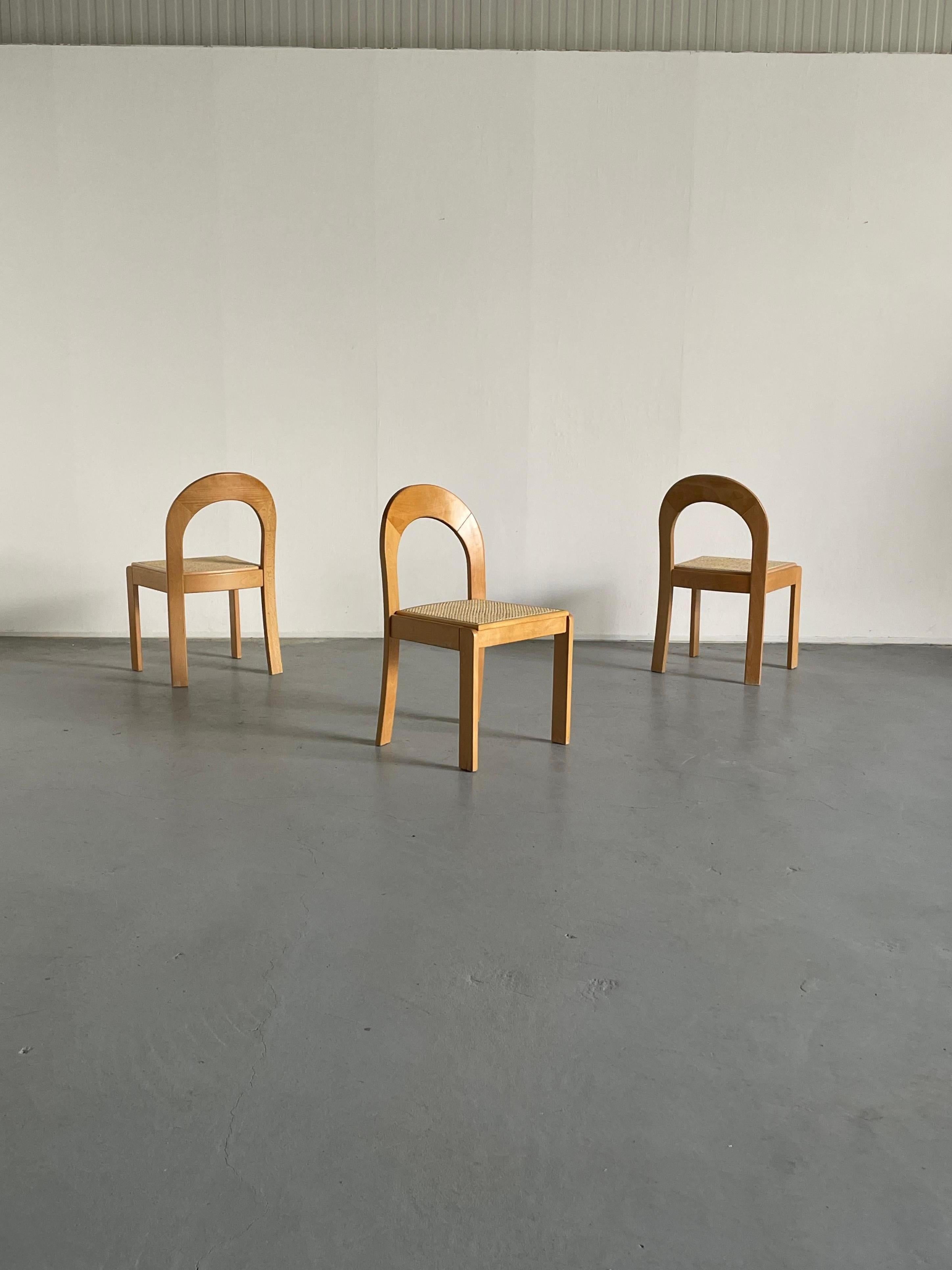 Three stunning Italian modernist sculptural dining chairs attributed to Tagliabue di Cascina Armata, a small Italian furniture maker in the 1970s and 1980s.

Price is per piece.
Three pieces available.

In very good vintage condition with expected
