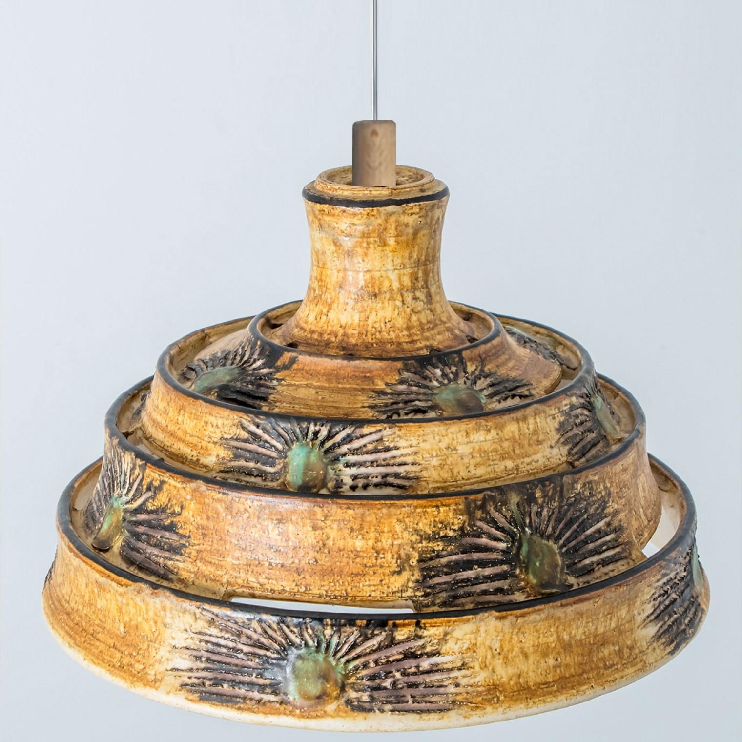1 di 3 Lampade a sospensione in ceramica gialla, Danimarca, 1970 in vendita 6