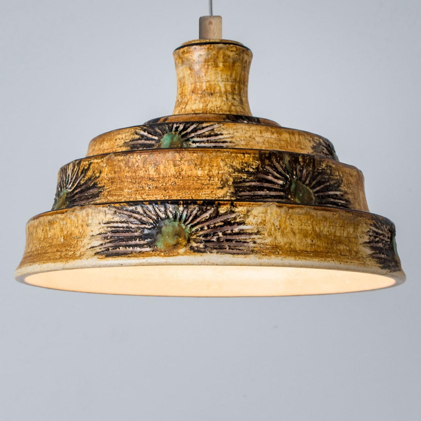 1 di 3 Lampade a sospensione in ceramica gialla, Danimarca, 1970 in vendita 7