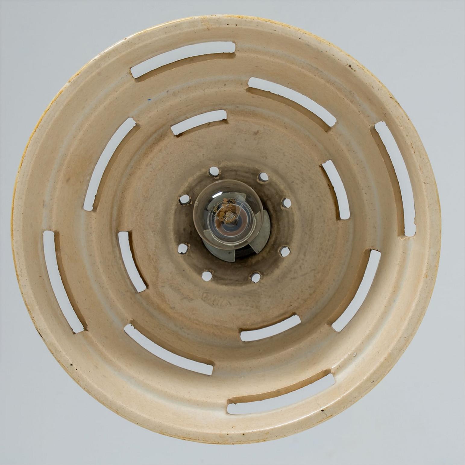 1 di 3 Lampade a sospensione in ceramica gialla, Danimarca, 1970 in vendita 8