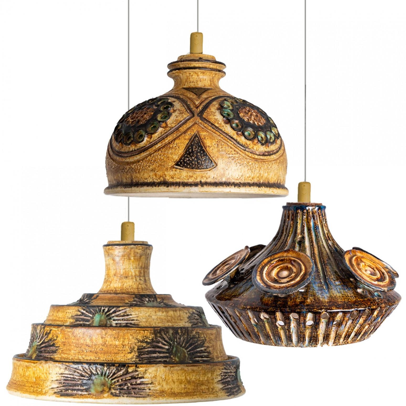 1 di 3 Lampade a sospensione in ceramica gialla, Danimarca, 1970 in vendita 9
