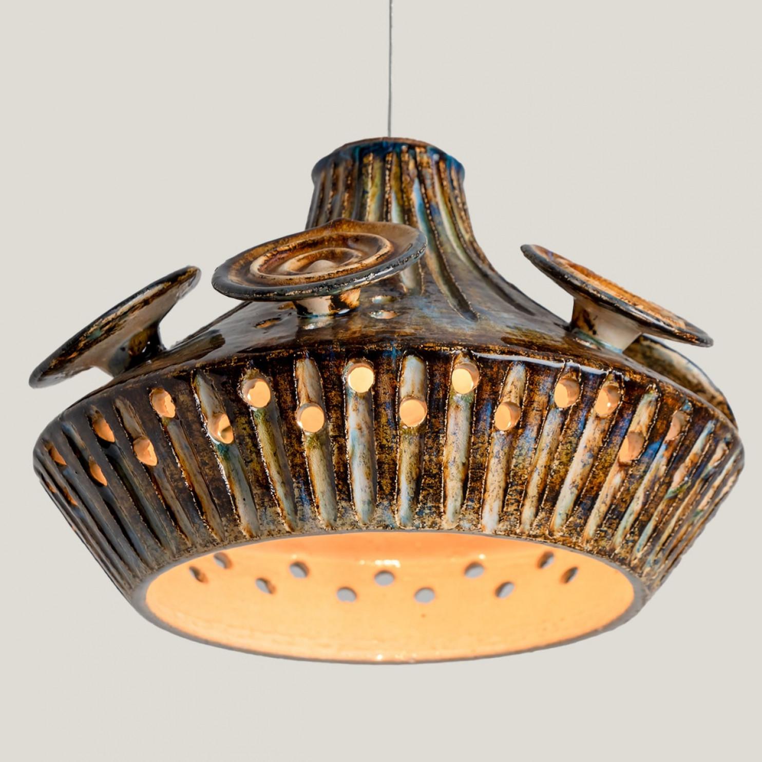 1 di 3 Lampade a sospensione in ceramica gialla, Danimarca, 1970 In condizioni buone in vendita a Rijssen, NL