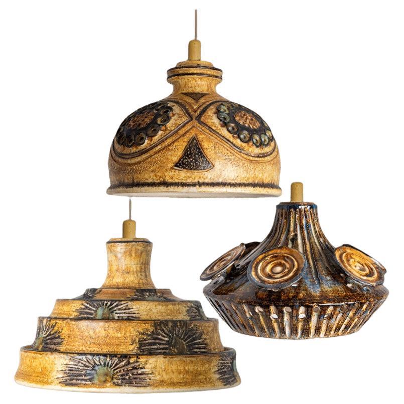 1 di 3 Lampade a sospensione in ceramica gialla, Danimarca, 1970 in vendita