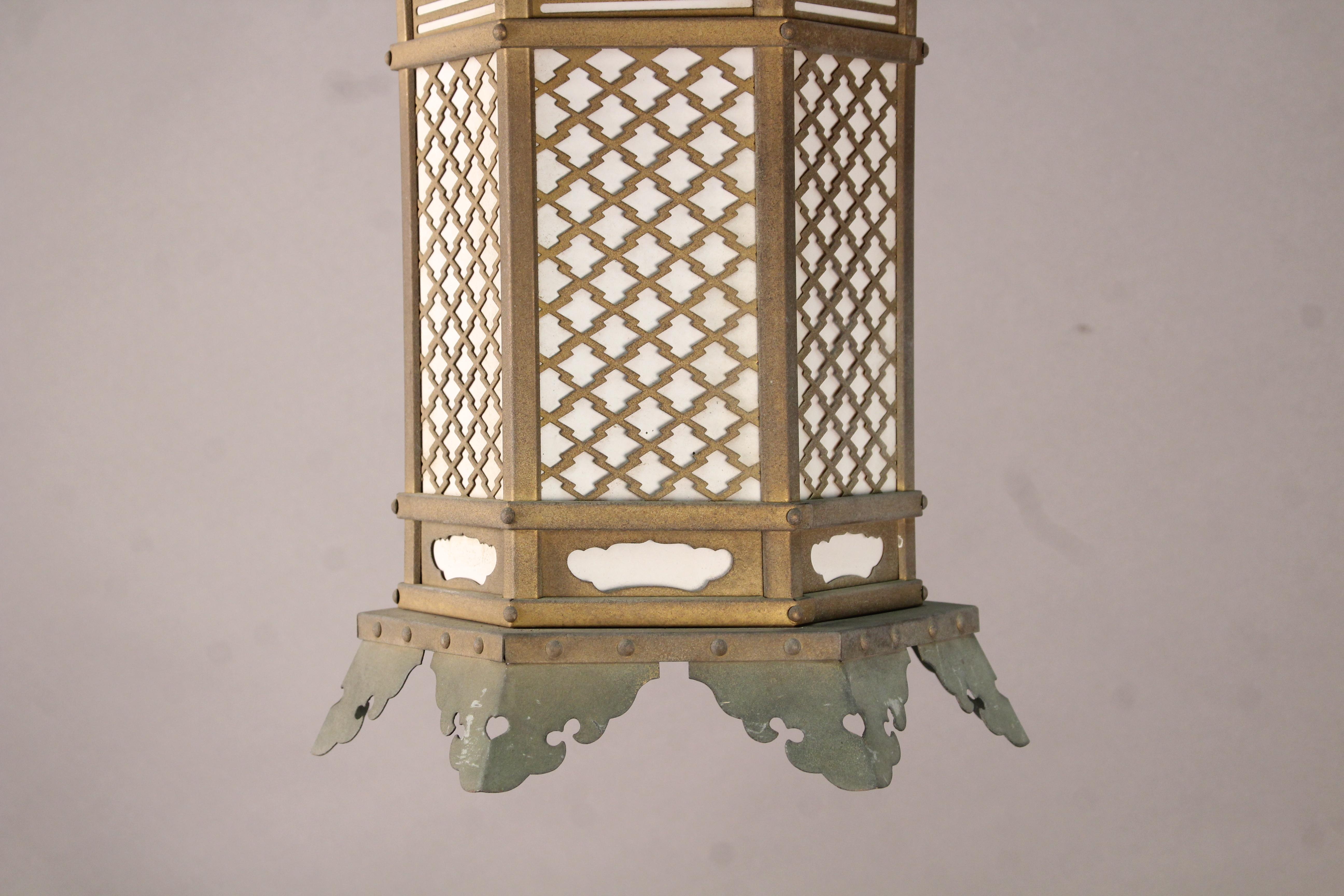 1 of 4 Antique Arts & Crafts Mission Elegant Japanese Lantern im Zustand „Gut“ in Pasadena, CA