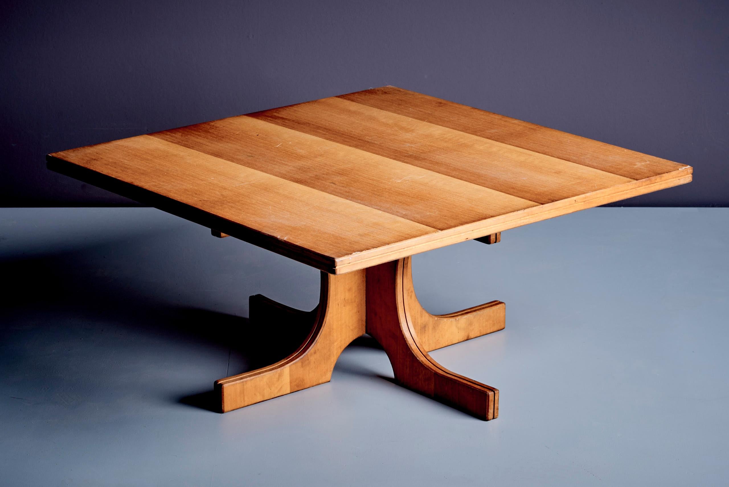 1 of 4 Architectural Italian Coffee Tables, 1960s In Fair Condition For Sale In Berlin, DE