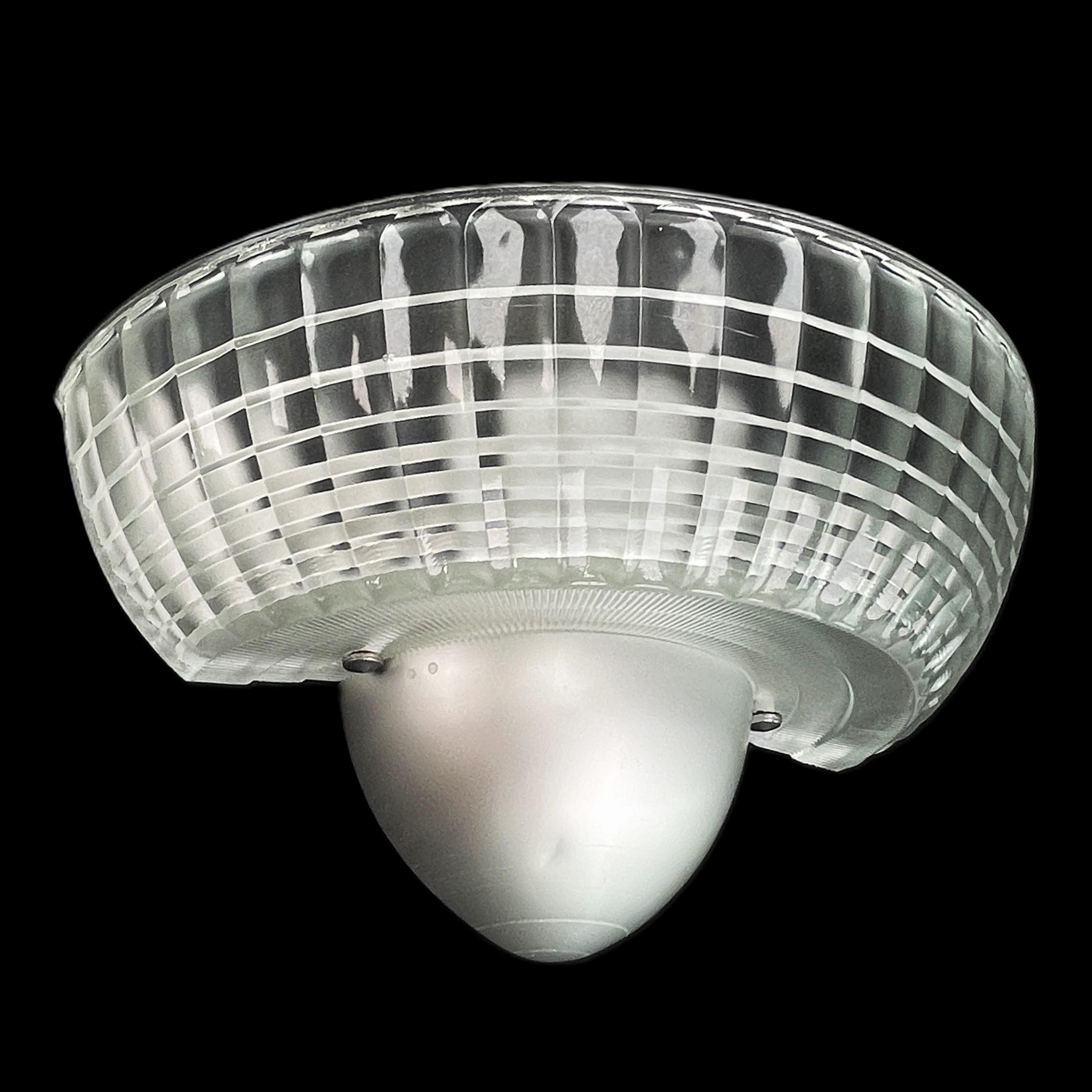 1  of 4 Art Deco Wall Lamps Holophane France, Glass, 1940s In Good Condition For Sale In Bingen am Rhein, RP