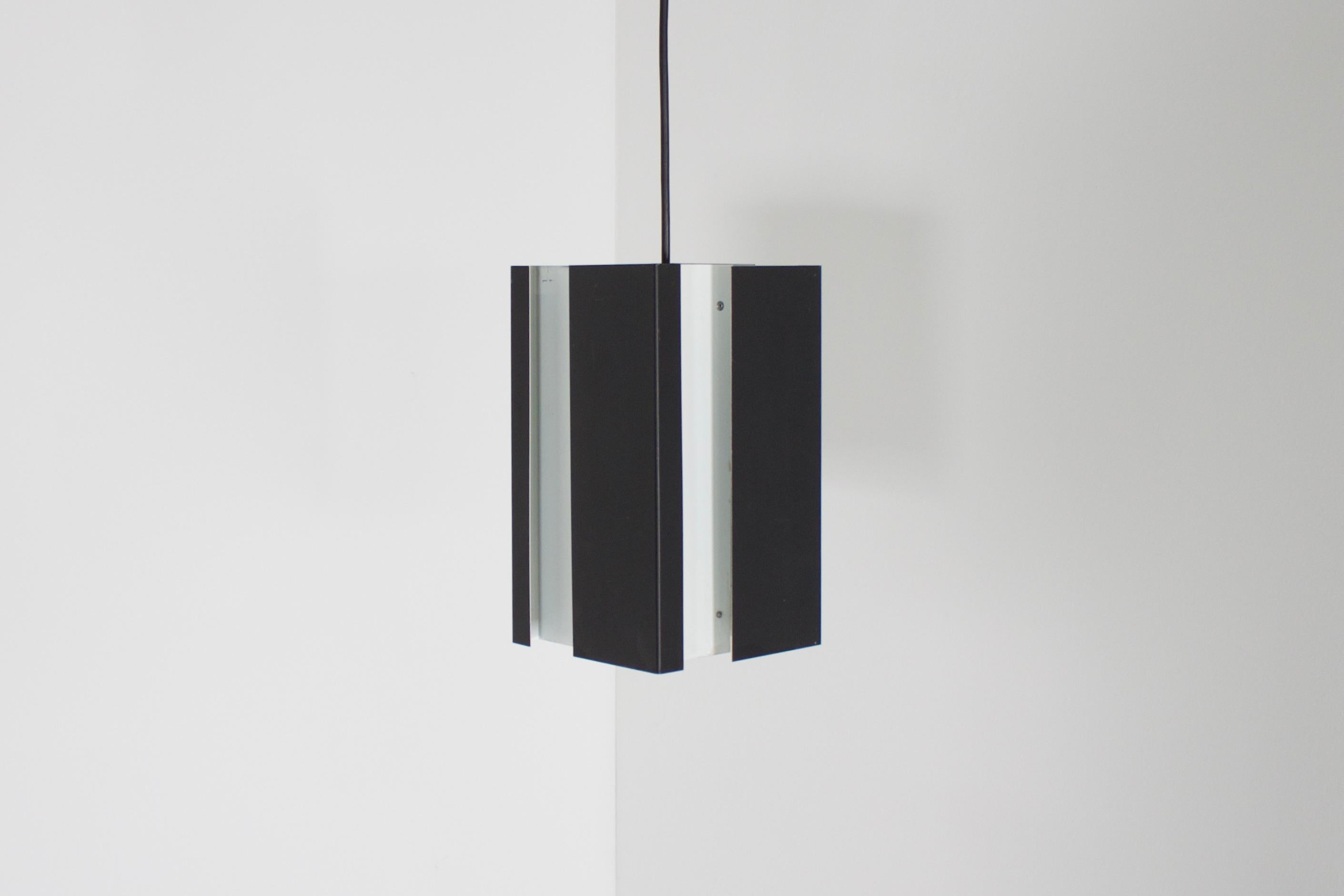 1 of 4 Black and White Metal Pendants by Jan Hoogervorst for ANVIA, 1960s In Good Condition For Sale In Echt, NL