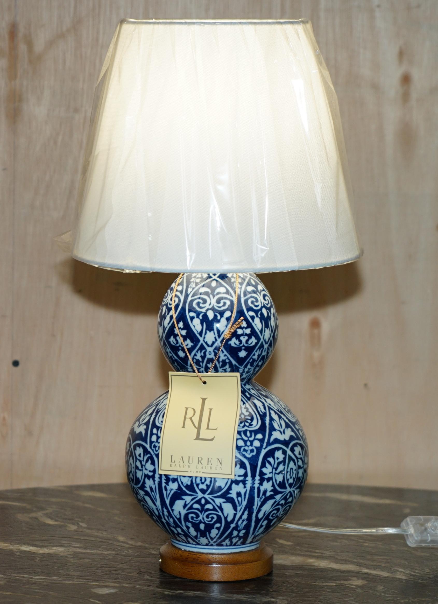 Antigüedades de la Casa Real

Royal House Antiques es  tenemos el placer de poner a la venta 1 de las 4 lámparas de sobremesa Ralph Lauren de porcelana azul cobalto Batik absolutamente impresionantes, totalmente nuevas en su caja con las etiquetas