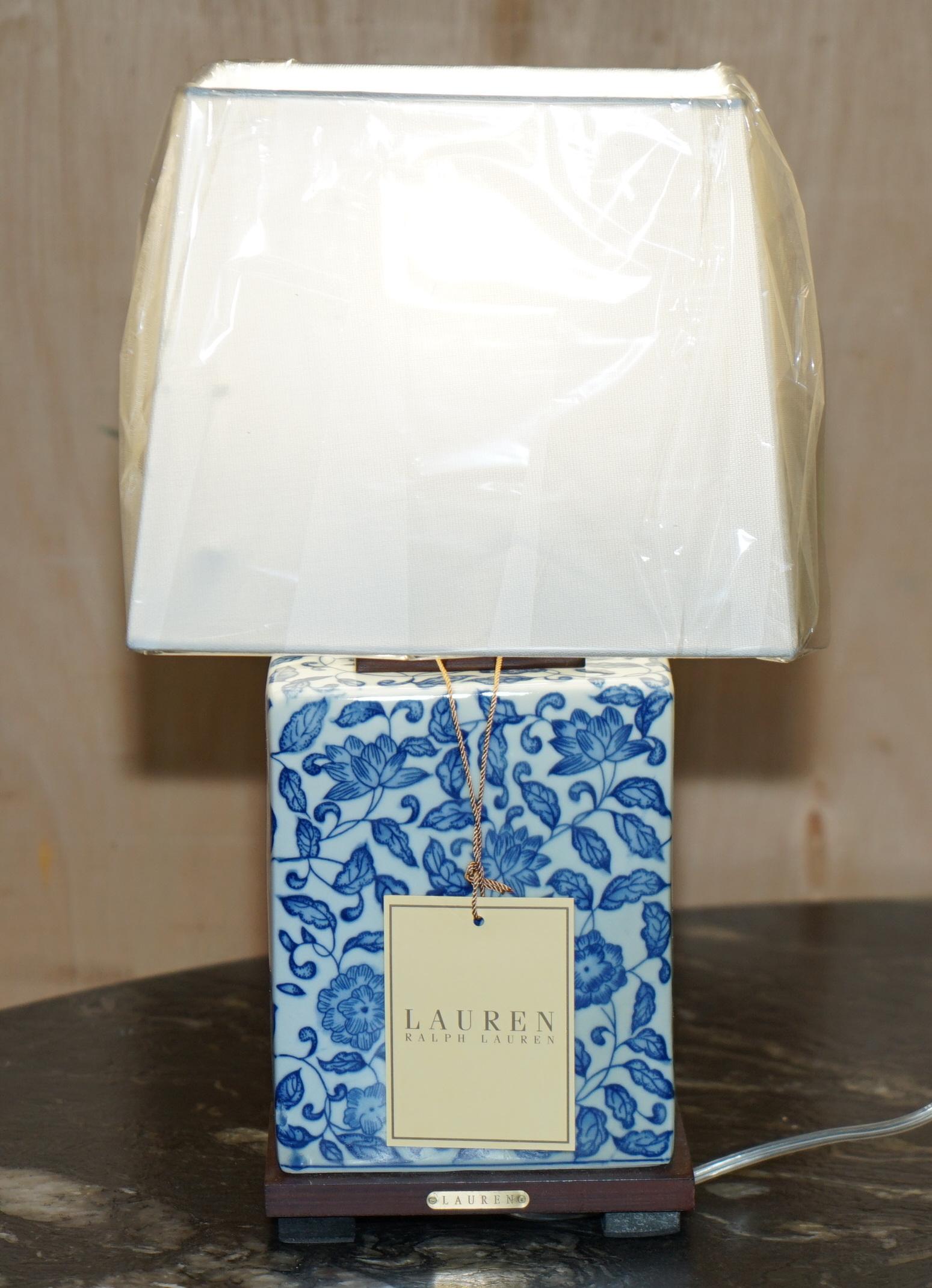 1 DE 4 LÁMPARAS DE MESA DE PORCELANA COBALT VINEYARD NUEVAS EN LA CAJA RALPH LAUREN Otro en venta