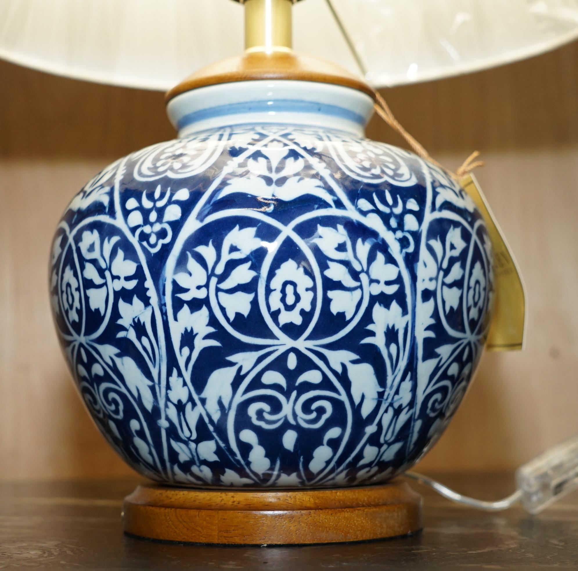 1 DE 4 LAMPARAS DE MESA DE PORCELANA RALPH LAUREN AZUL COBALTO NUEVAS EN LA CAJA siglo XX en venta