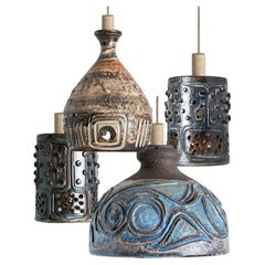 1 di 4 luci a sospensione in ceramica marrone, Danimarca, 1970