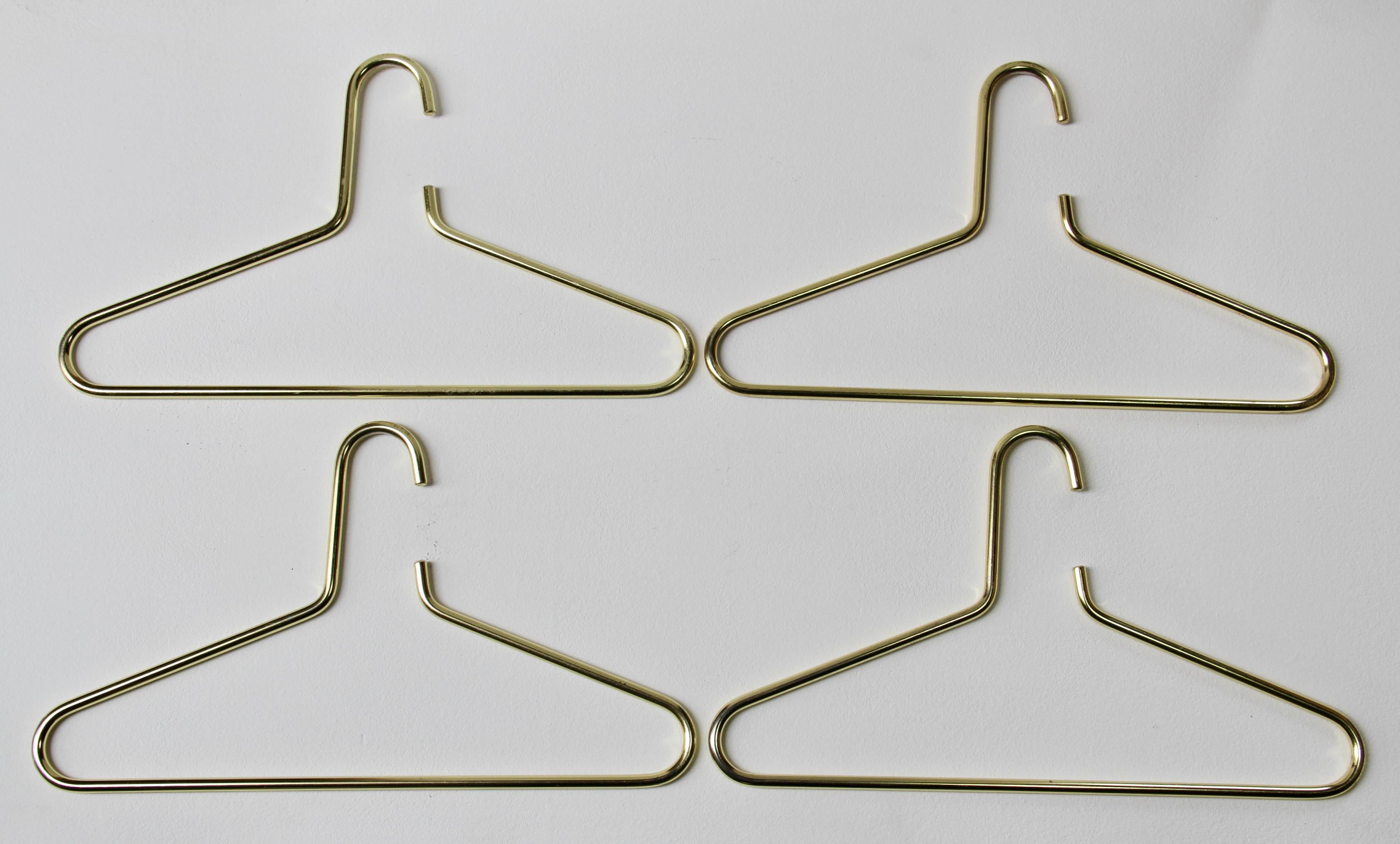 Plaqué 1 of 4 Carl Auböck Attributed Mid-Century Modern Brass Coat Hangers Clothes Rack (Porte-manteaux en laiton) en vente