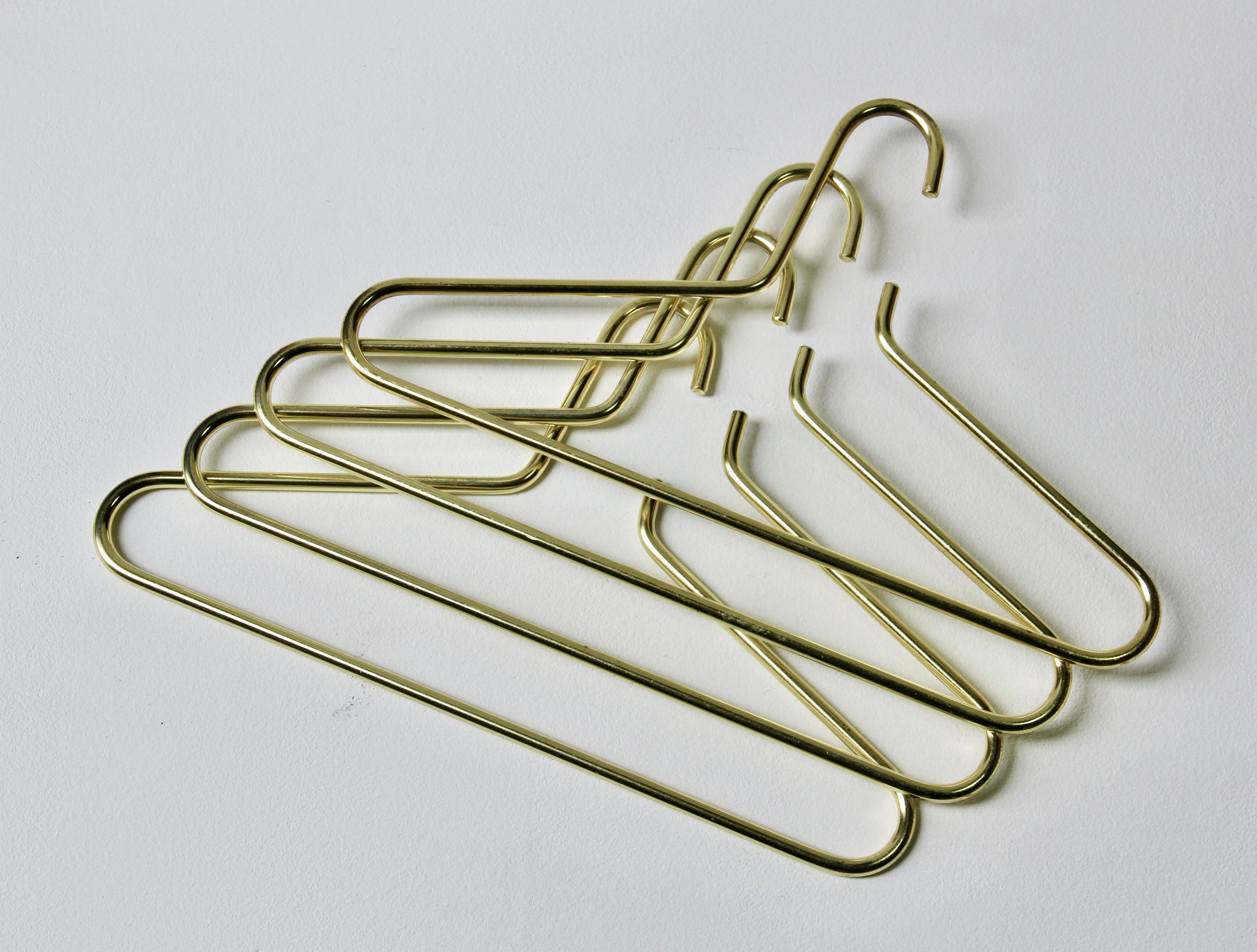 1 of 4 Carl Auböck Attributed Mid-Century Modern Brass Coat Hangers Clothes Rack (Porte-manteaux en laiton) en vente 1