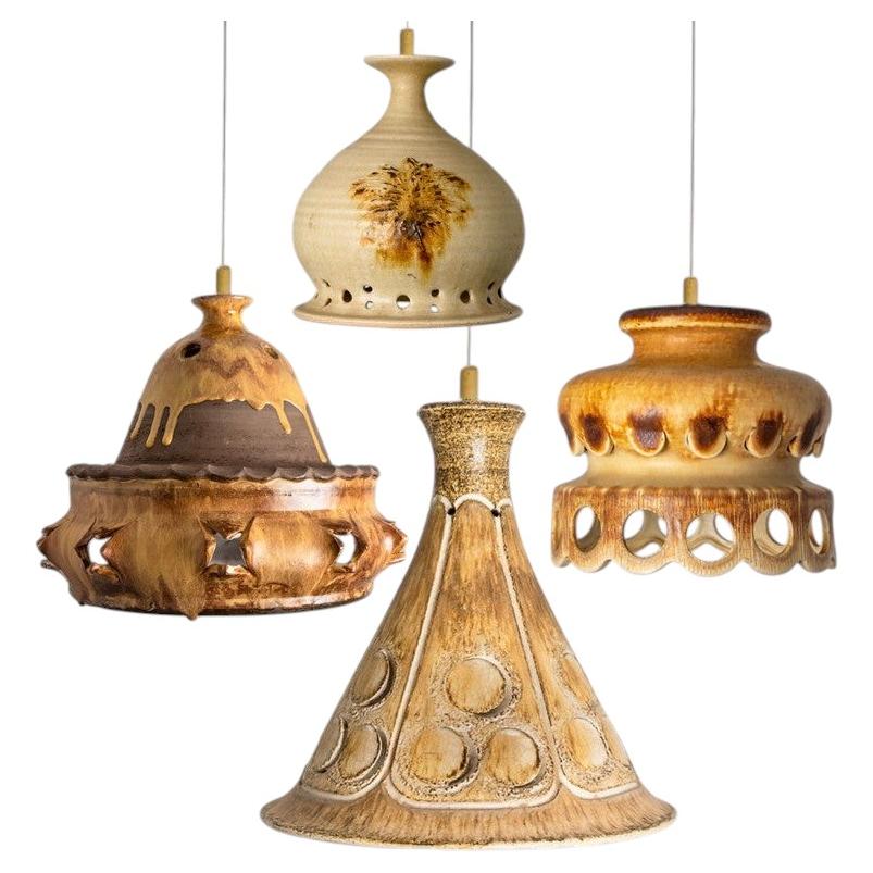 1 di 4 Lampade a sospensione in ceramica marrone Terra, Danimarca, 1970