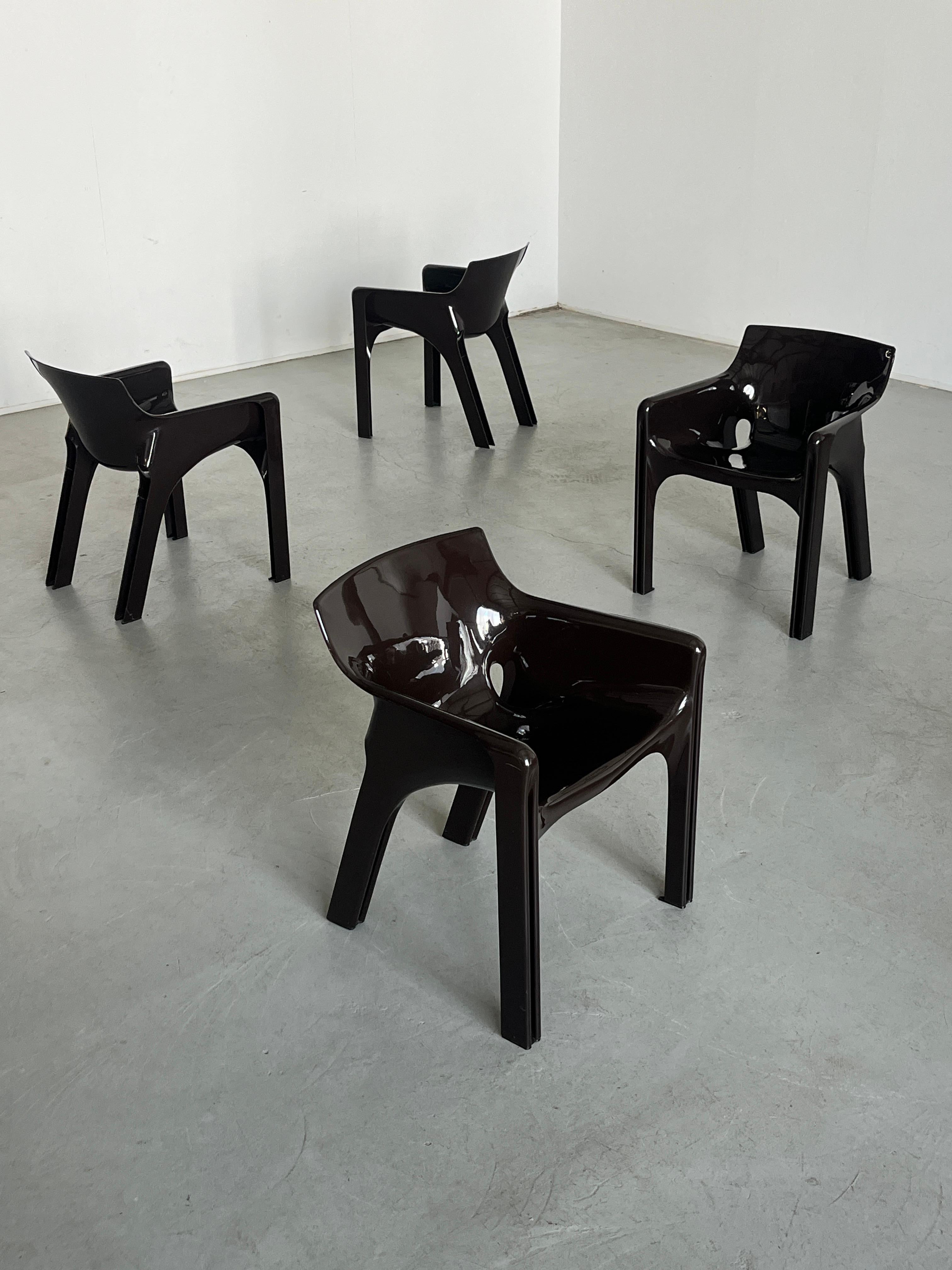 Postmoderne 1 de 4 chaises 