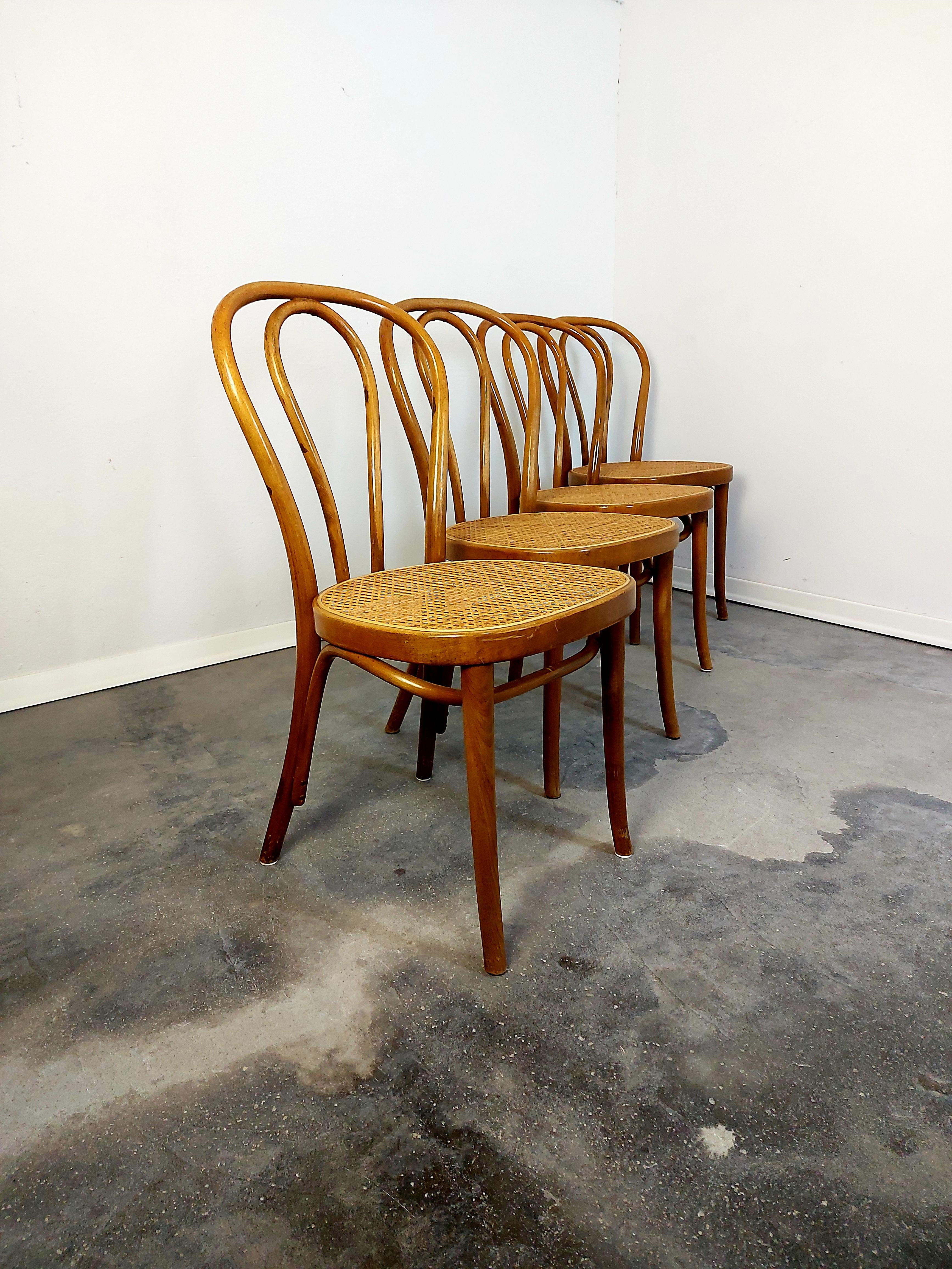 Bentwood cane Thonet No. 18 dining chair in great vintage condition (well preserved).
Production period: 1960s
Materials: Bentwood, cane
Condition: great, signs of use, undamaged
Colour: Light brown
Price is for one chair.