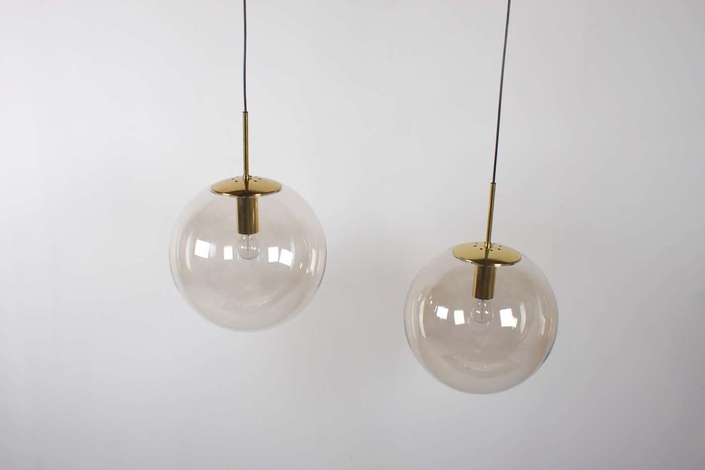 Allemand 1 de 4 extra-larges pendentifs globe Limburg en laiton en forme de grappe, années 1970 en vente